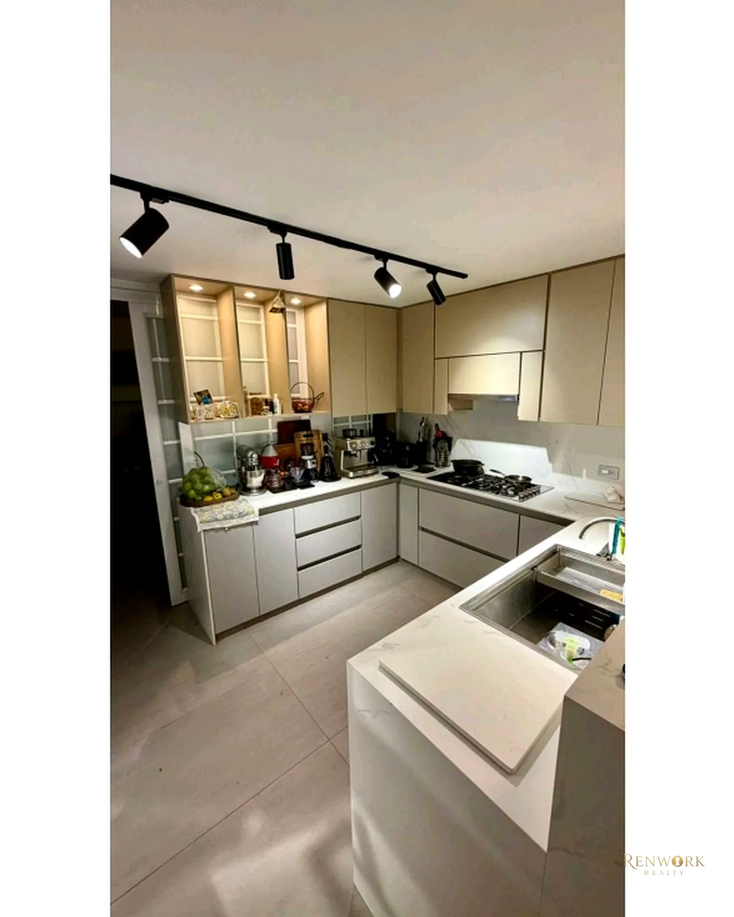ESPECTACULAR CASA EN POBLADO LOS BALSOS CERCA A TODO! UNIDAD TRANQUILA · foto 3