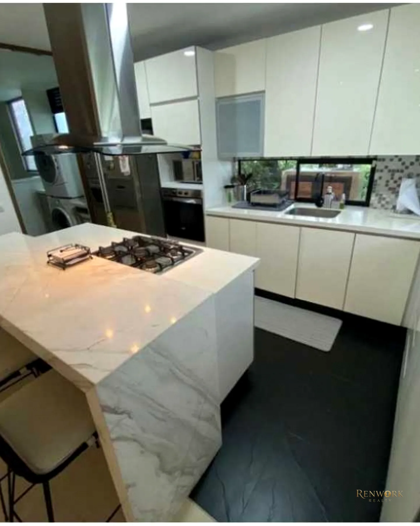 ESPECTACULAR CASA REMODELADA CON JACUZZI SECTOR LA CALLEJA · foto 3