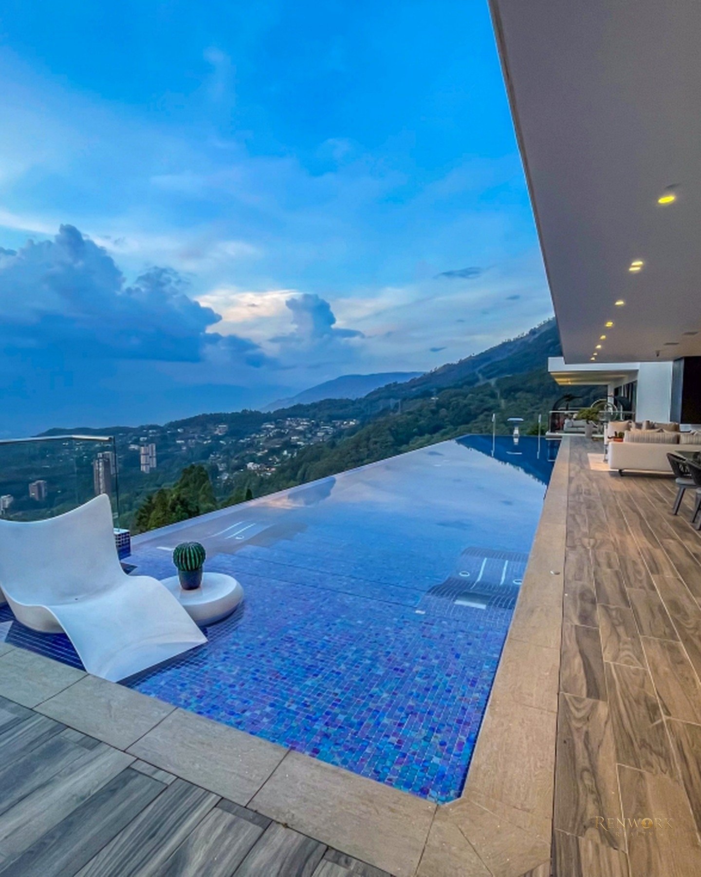 ESTA ES LA MANSIÓN MAS MODERNA Y EXCLUSIVA DE MEDELLIN (16500MILLONES) · foto 9