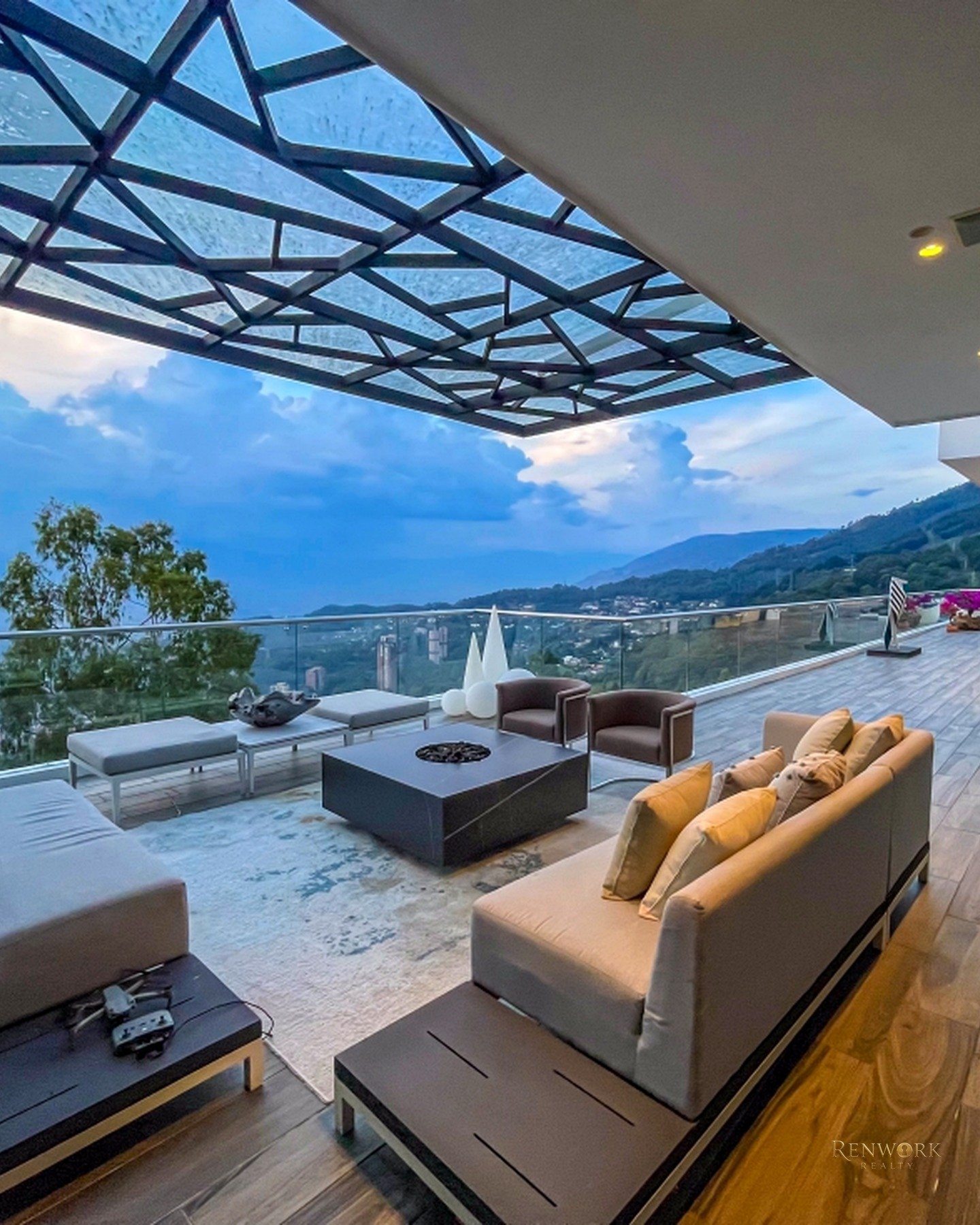 ESTA ES LA MANSIÓN MAS MODERNA Y EXCLUSIVA DE MEDELLIN (16500MILLONES) · foto 5
