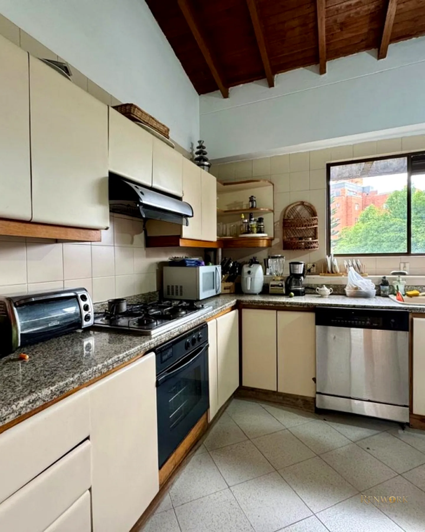 EXCELENTE APARTAMENTO POR LA FRONTERA ESPECIAL PARA REMODELAR · foto 3