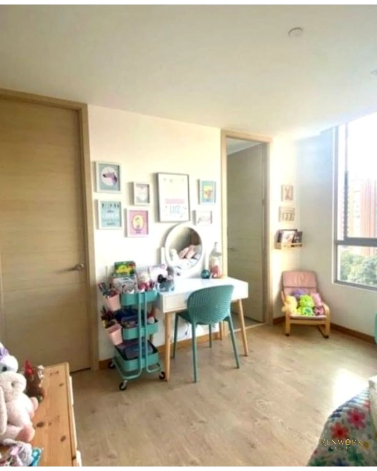EXCELENTE APARTAMENTO SUPER AMPLIO EN ENVIGDO SECTOR EL ESMERALDAL · foto 5