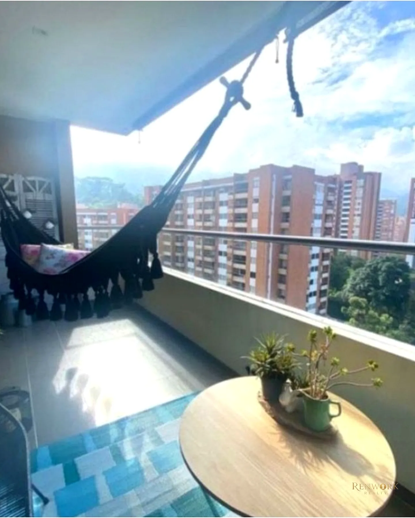 EXCELENTE APARTAMENTO SUPER AMPLIO EN ENVIGDO SECTOR EL ESMERALDAL · foto 10