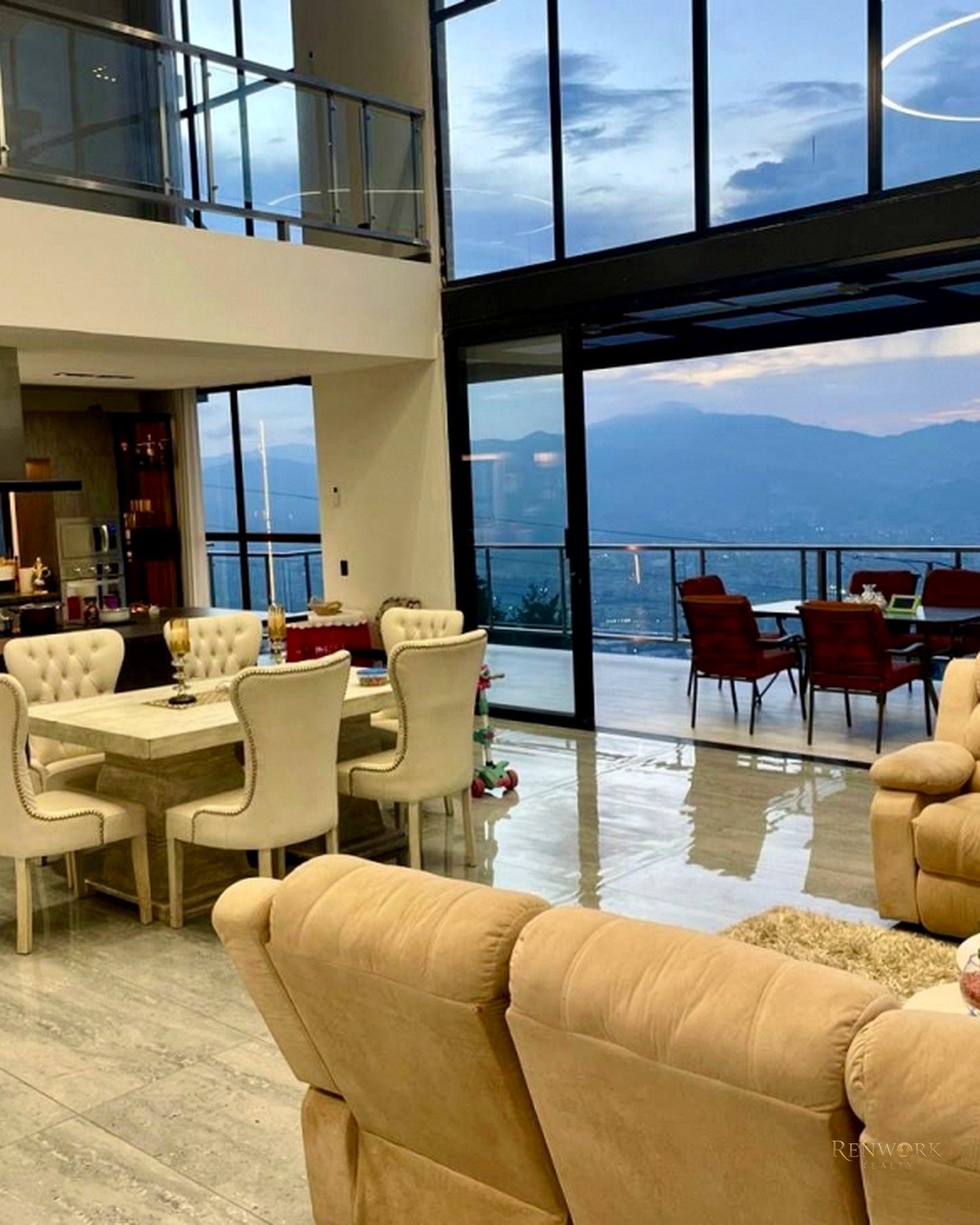 Vista de EXCLUSIVA CASA CAMPESTRE EN VENTA EN LAS PALMAS