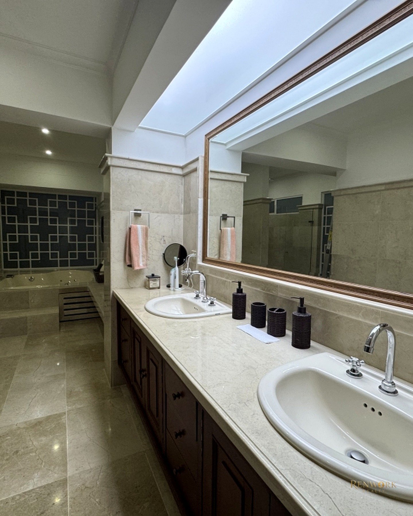 EXCLUSIVA CASA ESQUINERA EN VENTA EN LOMA DE BENEDICTINOS, ENVIGADO · foto 14
