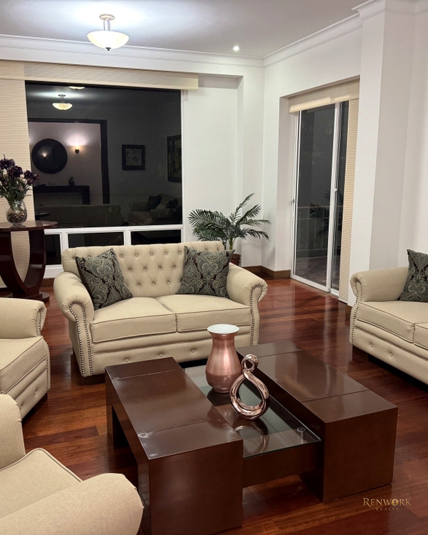 EXCLUSIVA CASA ESQUINERA EN VENTA EN LOMA DE BENEDICTINOS, ENVIGADO · foto 3