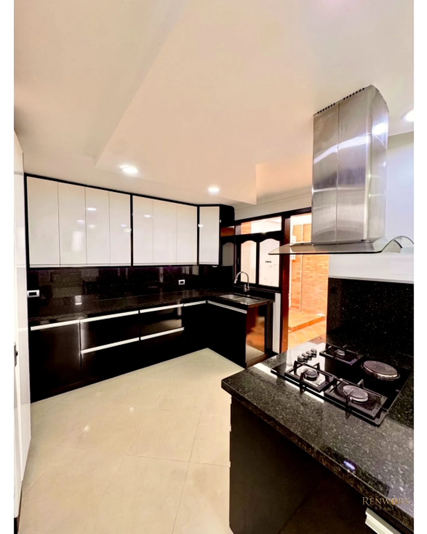 EXCLUSIVA CASA PARA LA VENTA EN SABANETA · foto 3