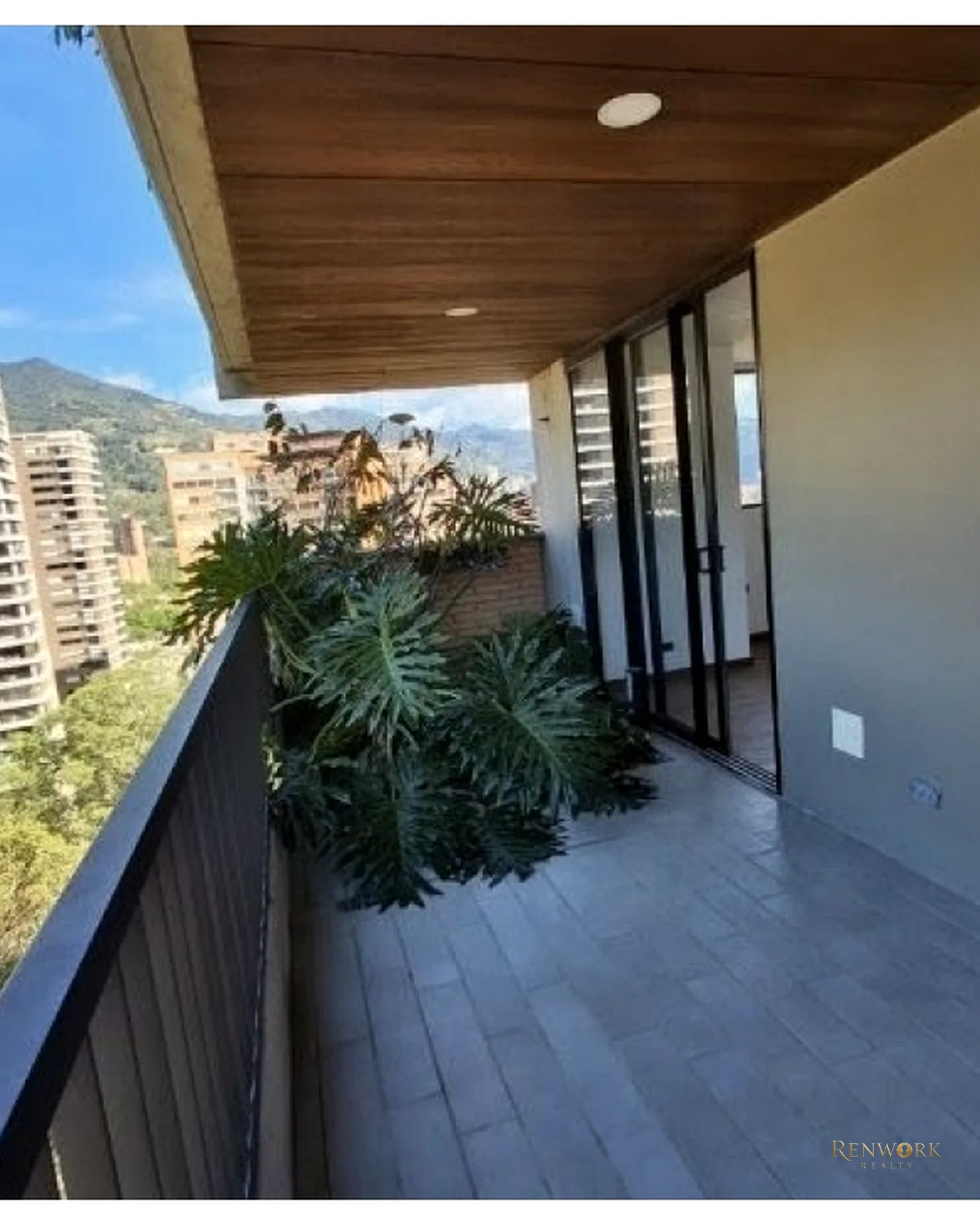 EXCLUSIVO APARTAMENTO NUEVO EN CONTREE PALMAS ALTO DEL POBLADO 143M2 · foto 14