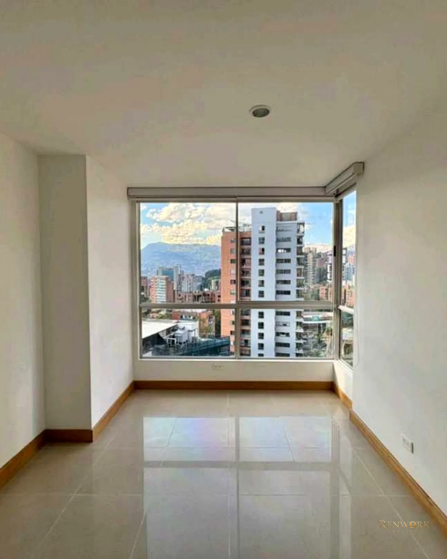 EXCLUSIVO APARTAMENTO REMODELADO CERCA AL TESORO POBLADO · foto 5
