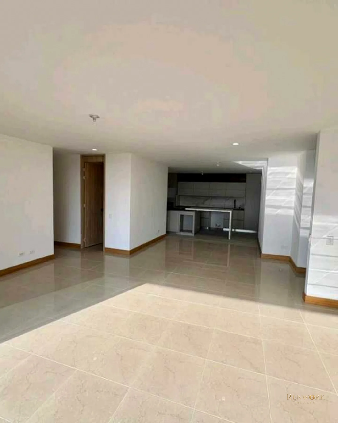 EXCLUSIVO APARTAMENTO REMODELADO CERCA AL TESORO POBLADO · foto 4
