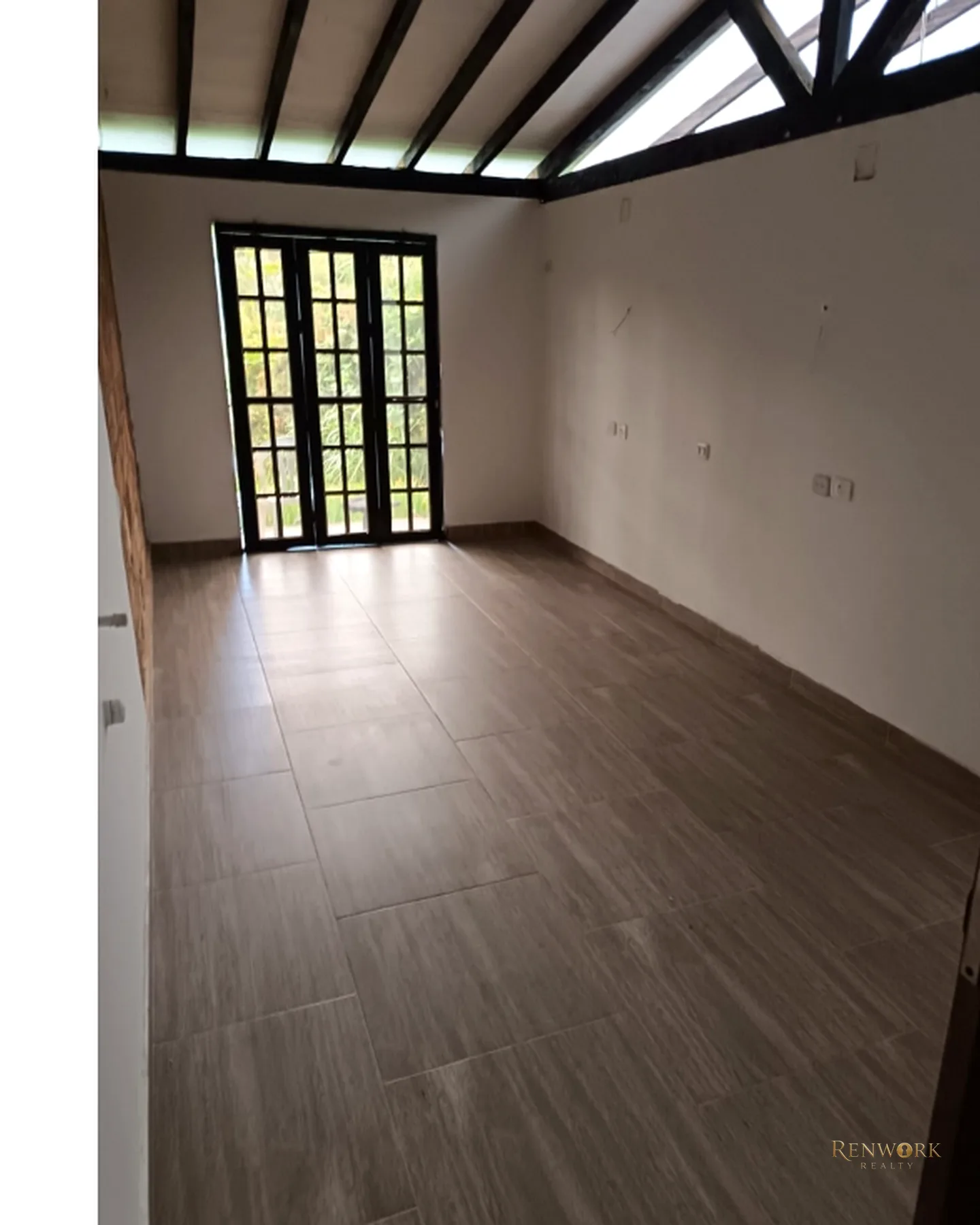 FINCA 2.350M² GUARNE VÍA AEROPUE $1.300M, GARAJE 20 CARROS Y PERMUTA · foto 9