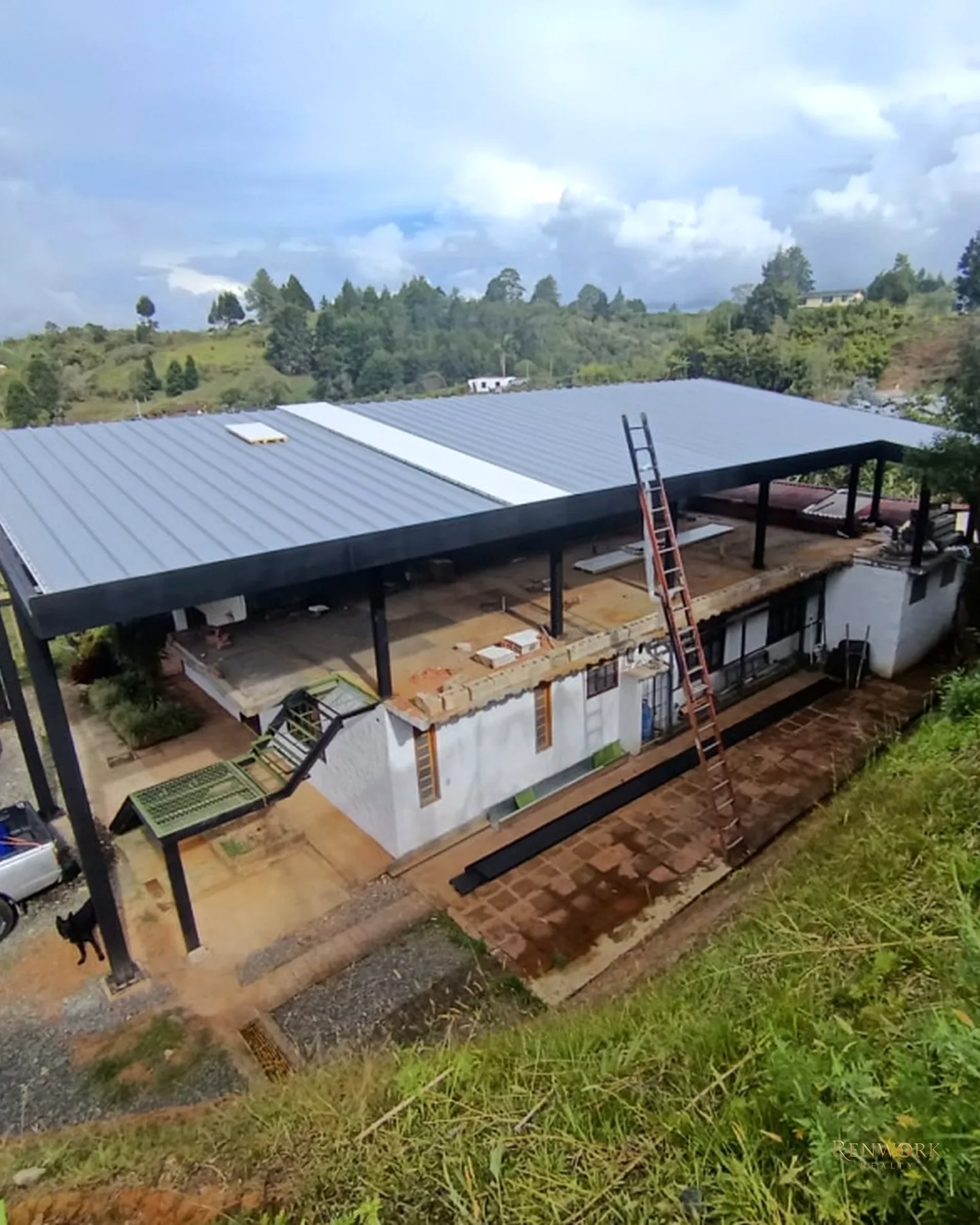 FINCA 2.350M² GUARNE VÍA AEROPUE $1.300M, GARAJE 20 CARROS Y PERMUTA · foto 18