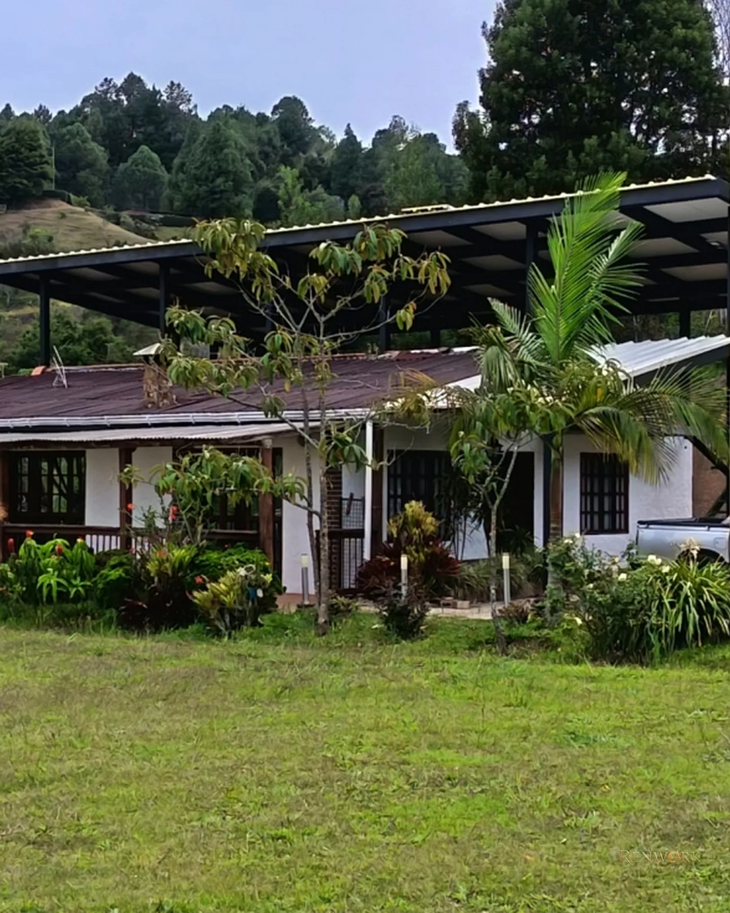 FINCA 2.350M² GUARNE VÍA AEROPUE $1.300M, GARAJE 20 CARROS Y PERMUTA · foto 1