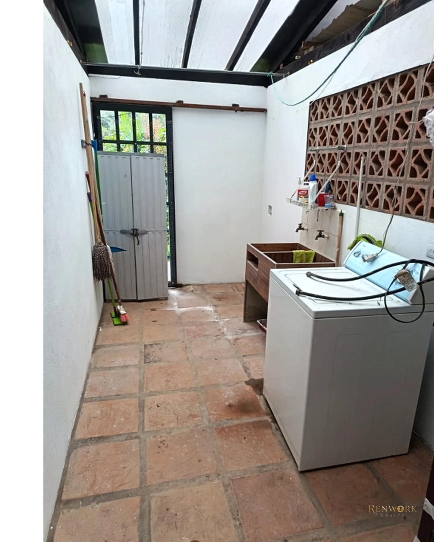 FINCA 2.350M² GUARNE VÍA AEROPUE $1.300M, GARAJE 20 CARROS Y PERMUTA · foto 11