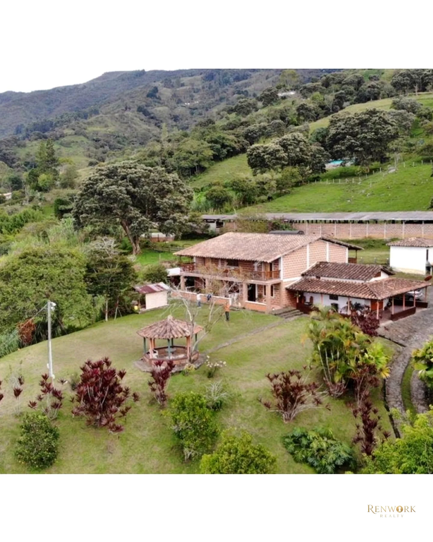 FINCA 48.000M² GIRARDOTA, 28 CABALLERIZAS, AVALÚO $7.000M Y PERMUTA 🐎 · foto 10