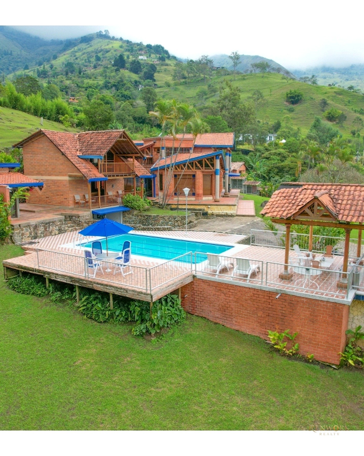 Vista de FINCA EN COPACABANA- AMPLIAS ZONAS - PISCINA - SEGURIDAD