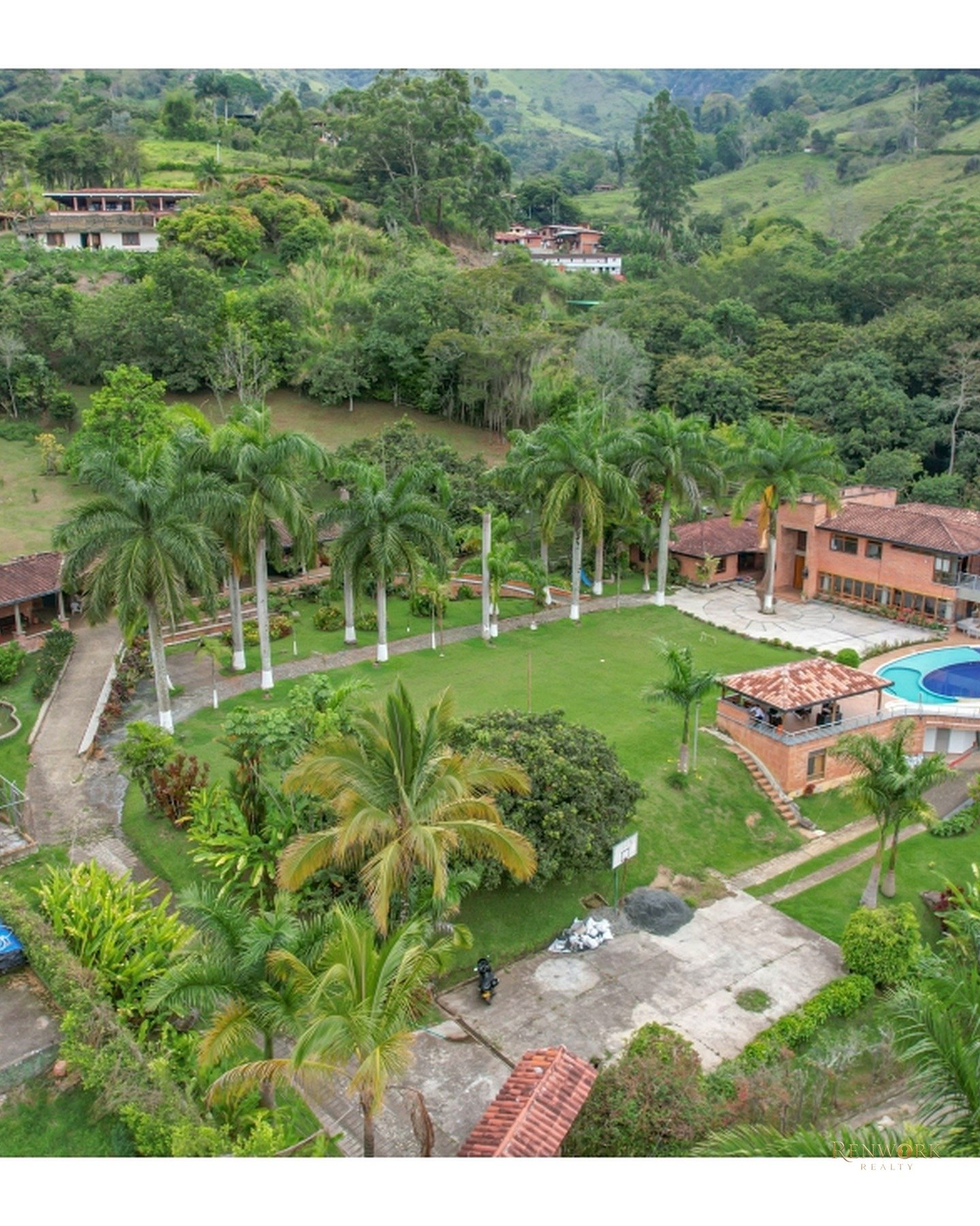FINCA EN COPACABANA LIMONAR 5 PESEBRERAS 10 HABITACIONES, PISCINA · foto 4