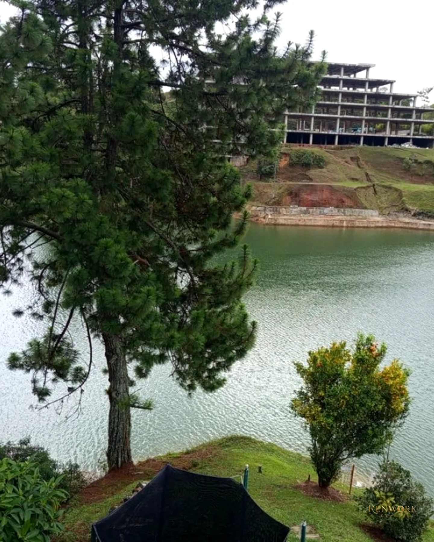 FINCA EN VENTA EL PEÑOL CON EMBALSE PERMITE RENTAS CORTAS · foto 18