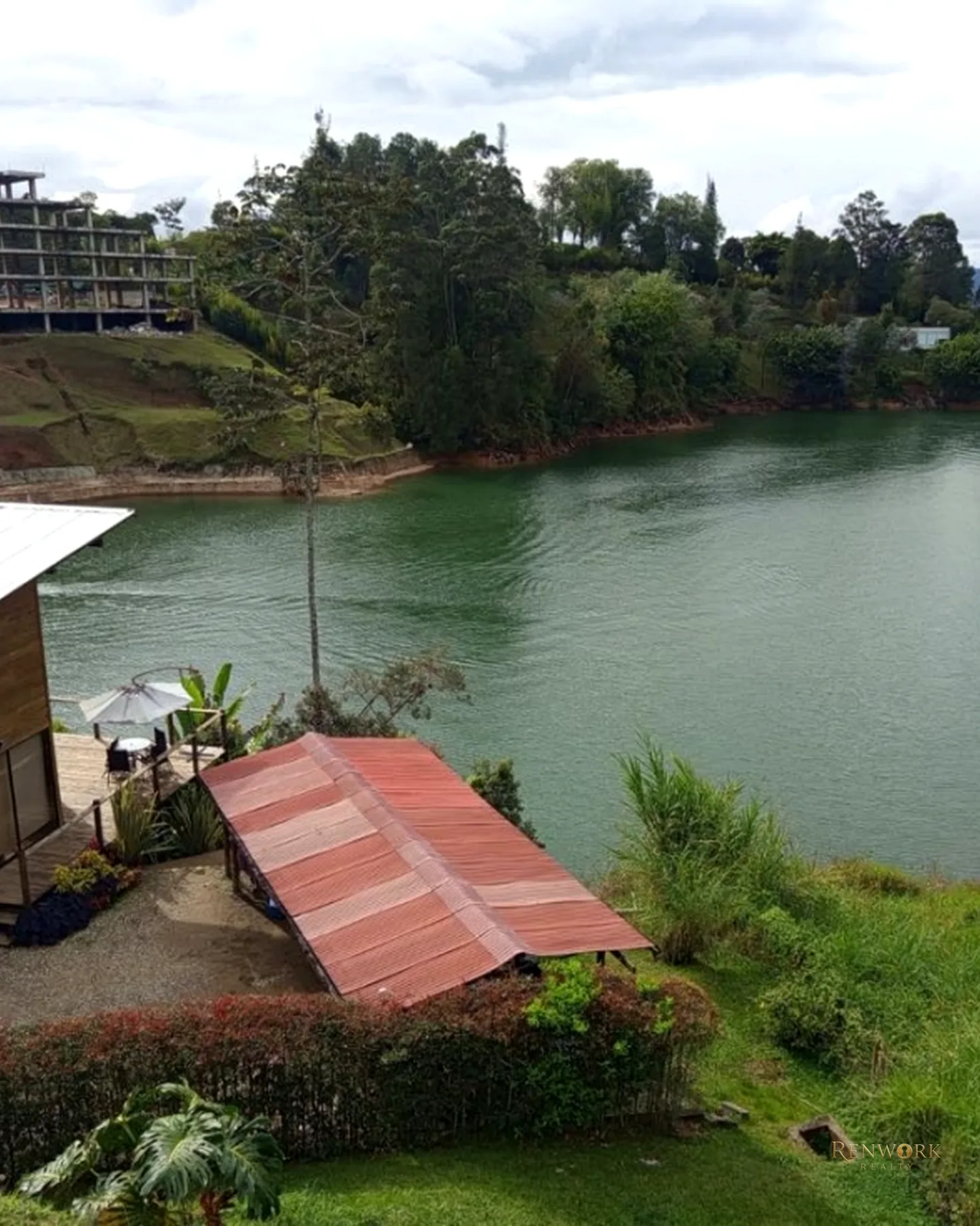 FINCA EN VENTA EL PEÑOL CON EMBALSE PERMITE RENTAS CORTAS · foto 17