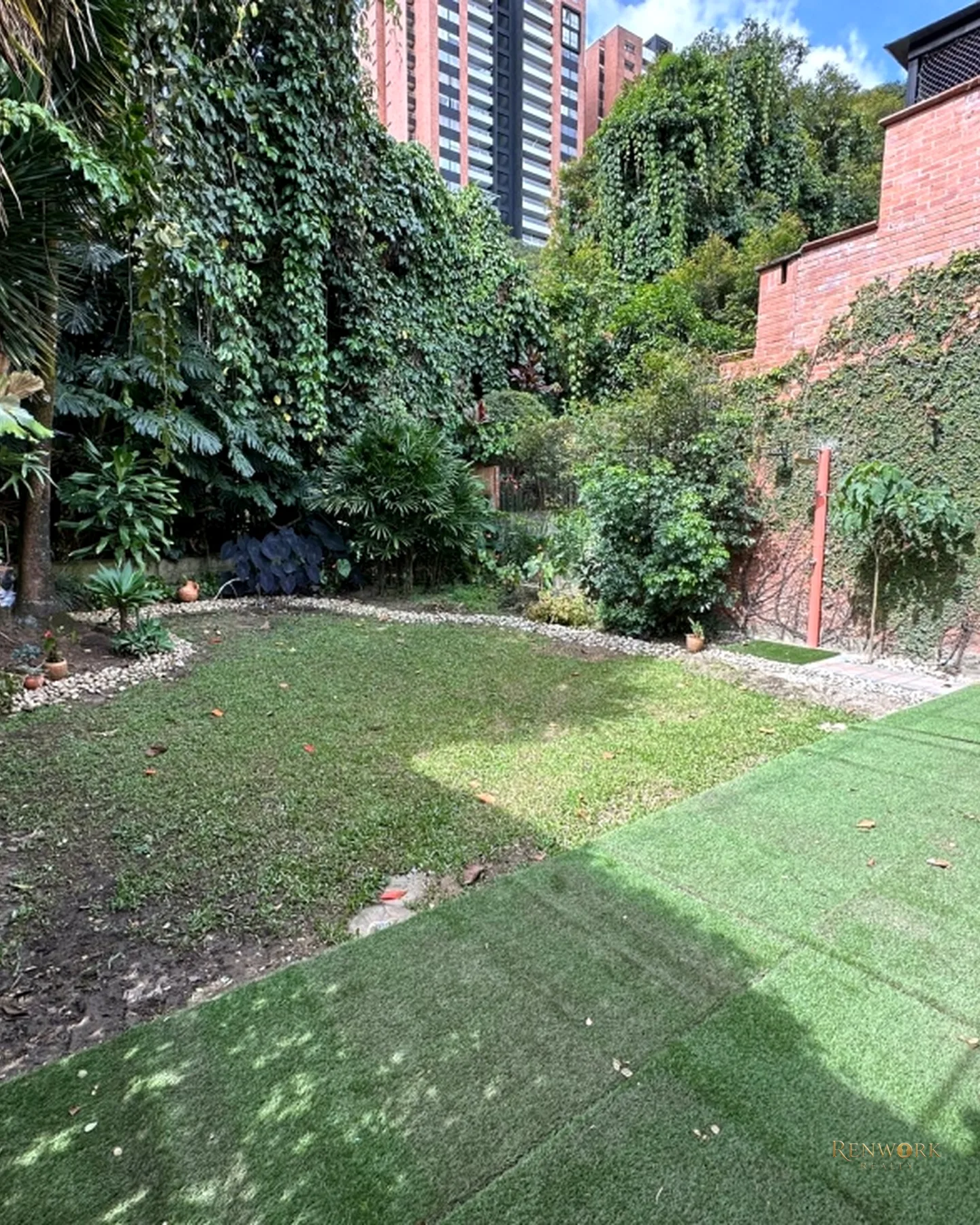 HERMOSA CASA EN ENVIGADO LOMA DE LAS BRUJAS EN UNIDAD CERRADA · foto 16