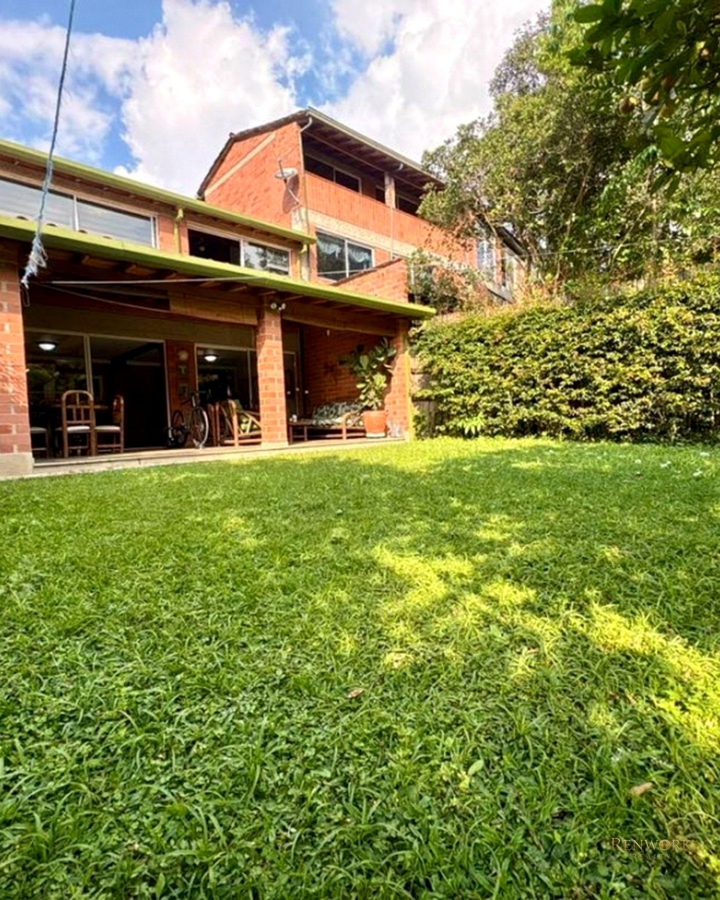 Vista de HERMOSA CASA EN VENTA DE 290M² EN ENVIGADO SECTOR LA SEBASTIANA