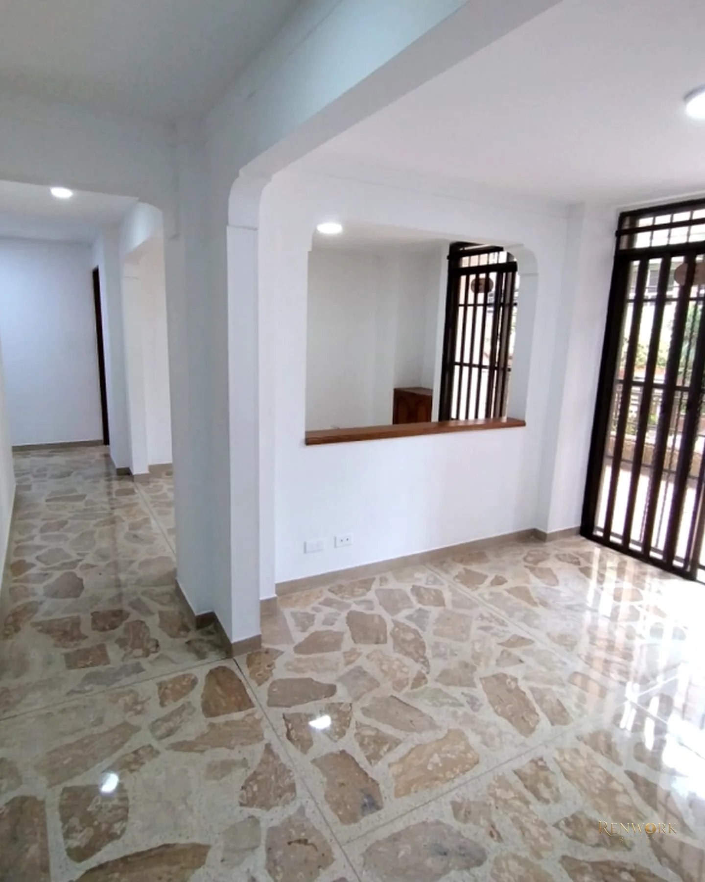 HERMOSO APARTAMENTO CON TERRAZA EN EL CORAZON DE LAURELES · foto 4