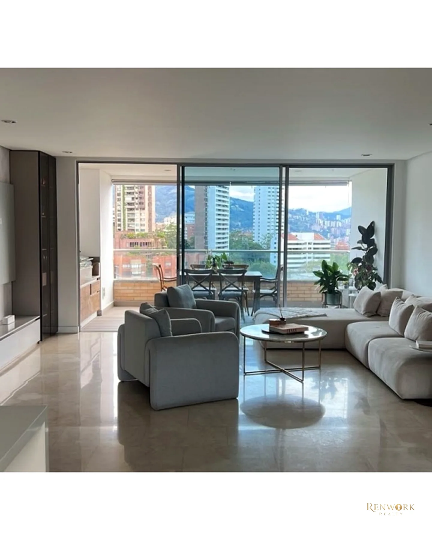 HERMOSO APARTAMENTO EN EL POBLADO PISO ALTO CERCA AL TESORO · foto 1