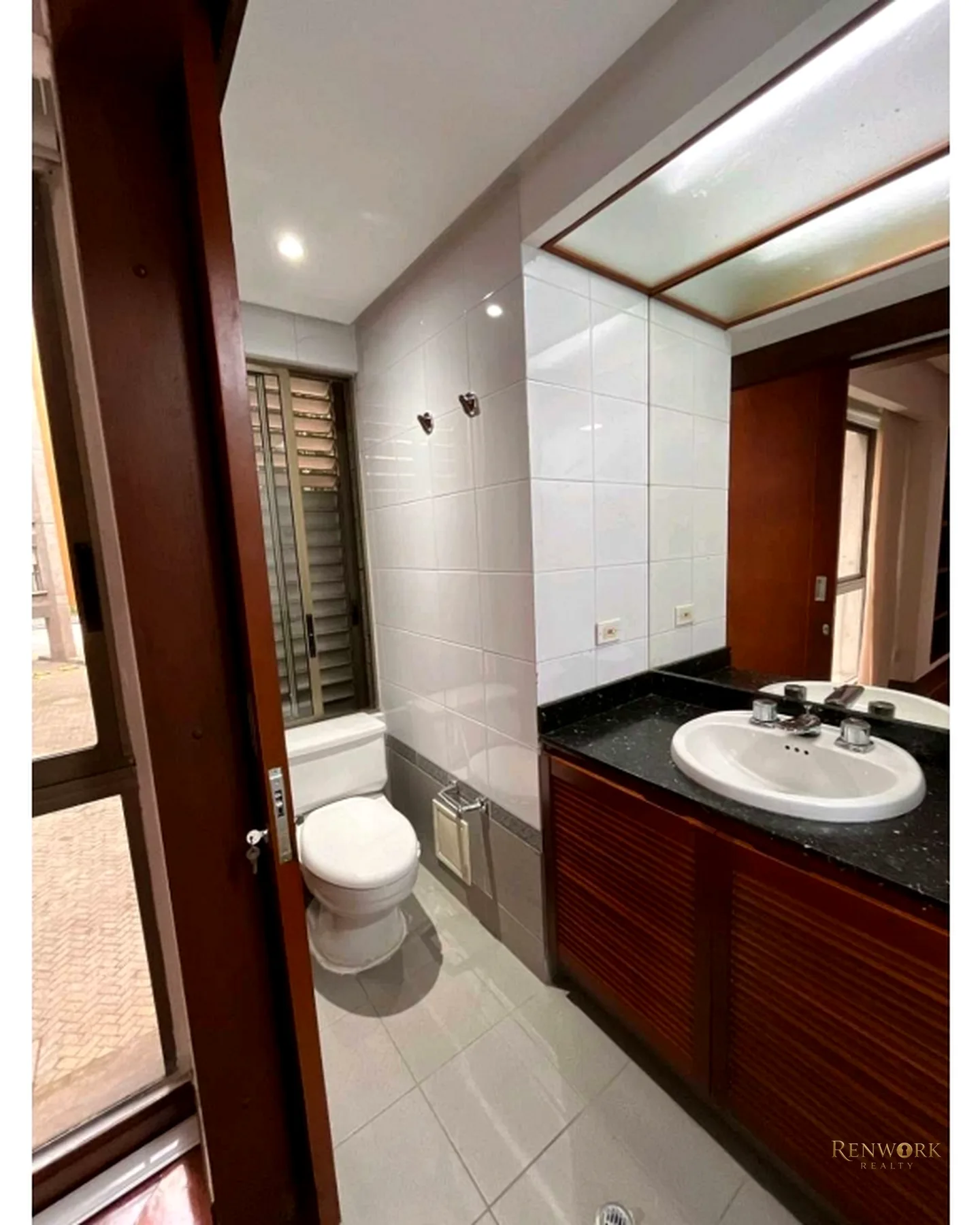 HERMOSO APARTAMENTO EN EL SECTOR LAS LOMAS, UNIDAD COMPLETA. · foto 9