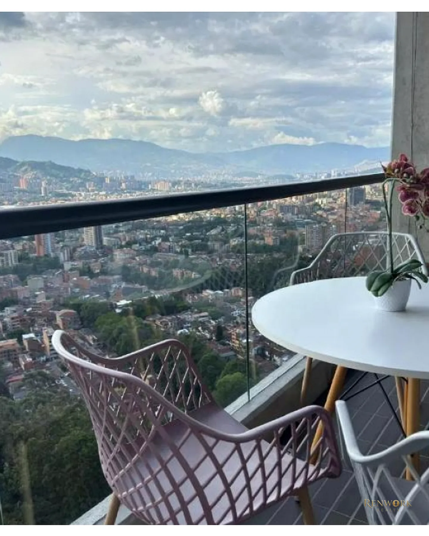 HERMOSO APARTAMENTO MODERNO CON HERMOSA VISTA EN ENVIGADO · foto 4