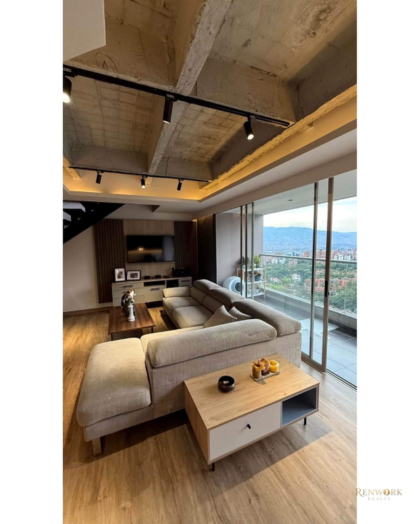 HERMOSO PENTHOUSE DUPLEX SECTOR EL ESMERALDAL · foto 2