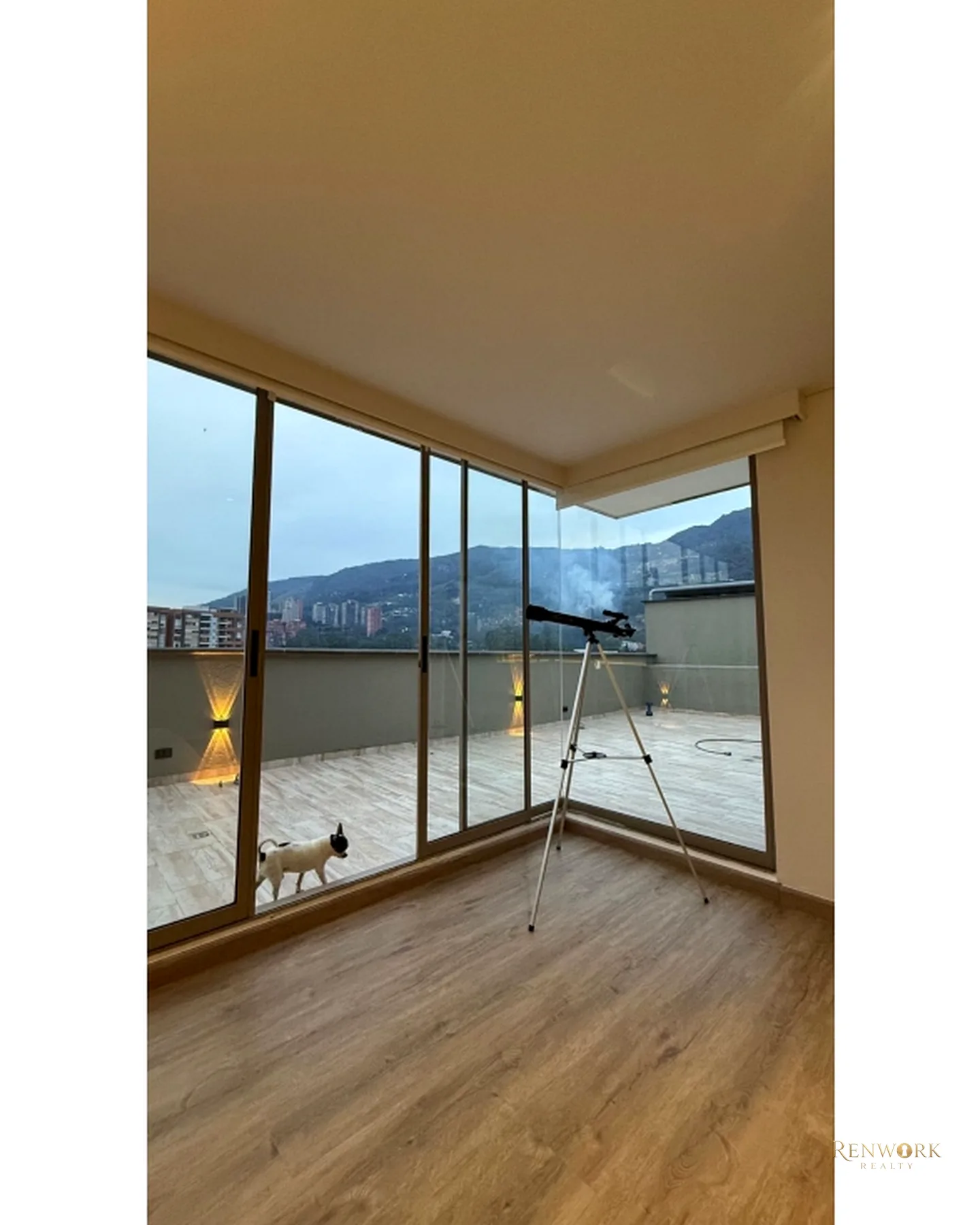 HERMOSO PENTHOUSE DUPLEX SECTOR EL ESMERALDAL · foto 16