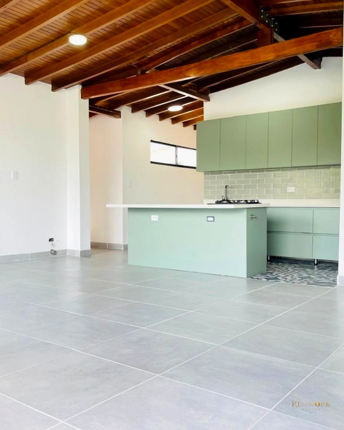 HERMOSO Y AMPLIO APARTAMENTO REMODELADO COMPLETAMENTE · foto 2