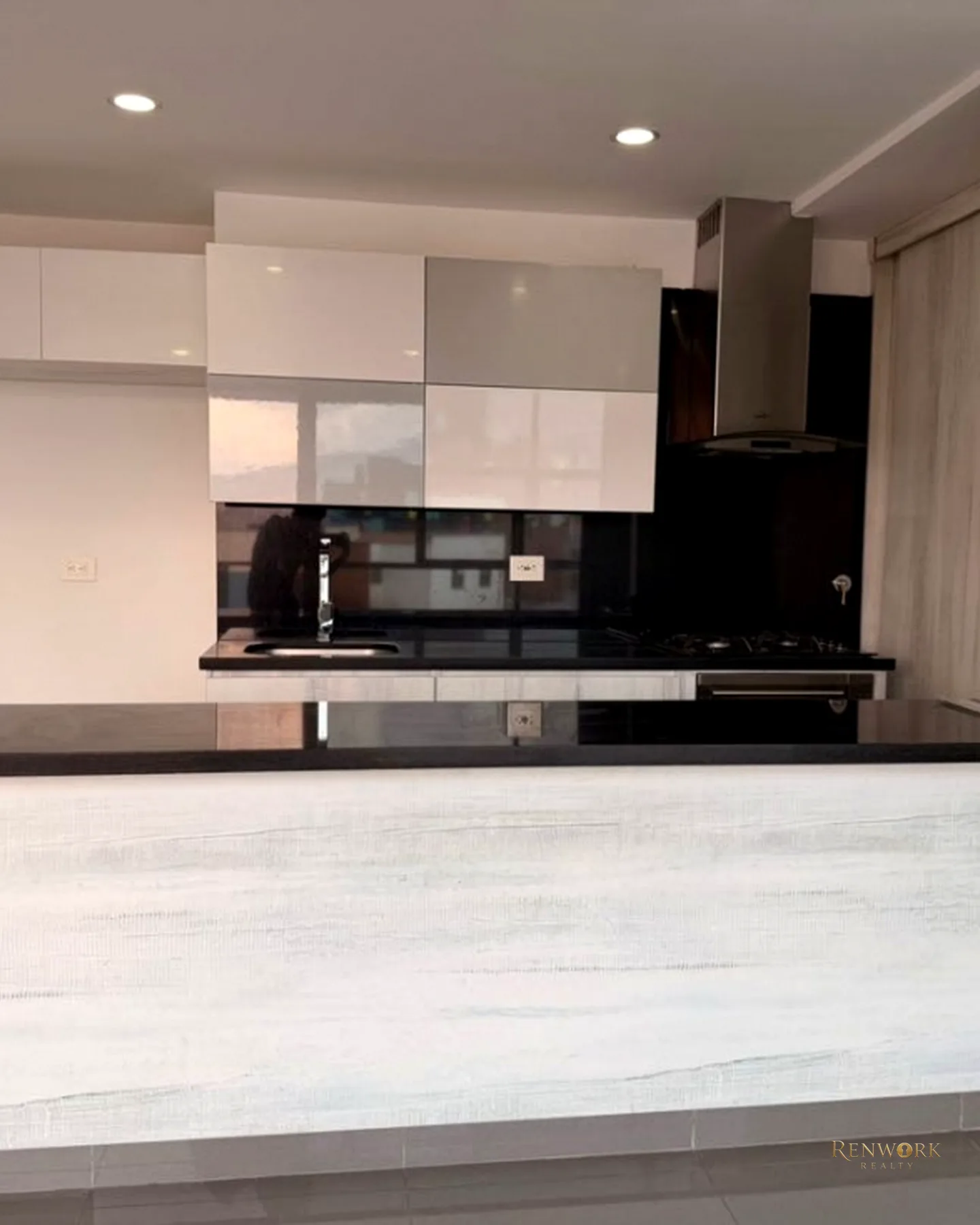 LINDO APARTAMENTO PENTHOUSE DUPLEX EN LAURELES · foto 3