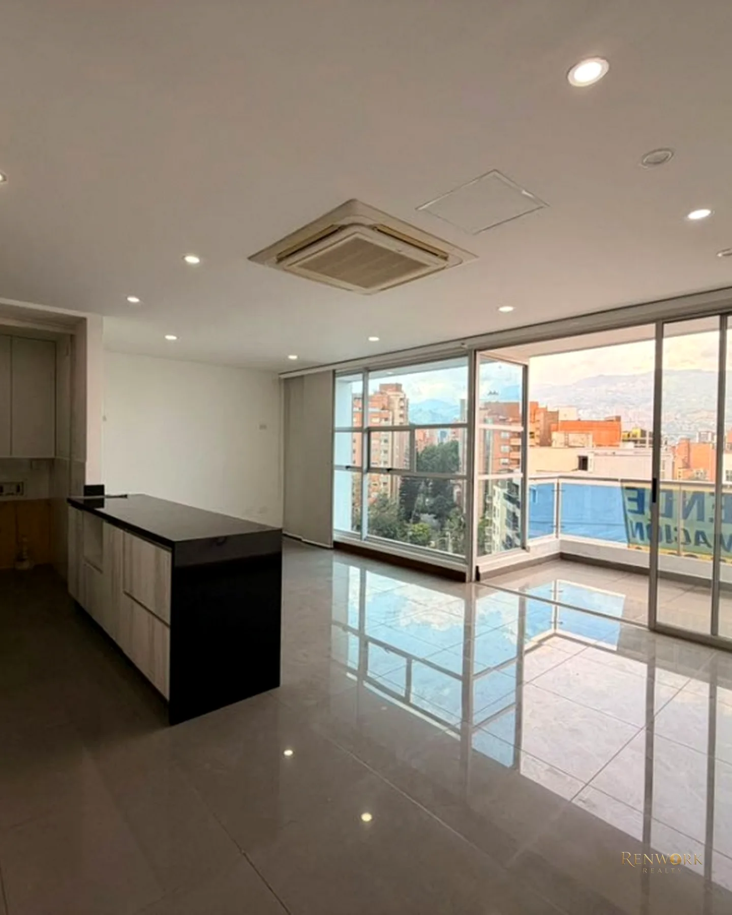 LINDO APARTAMENTO PENTHOUSE DUPLEX EN LAURELES · foto 2