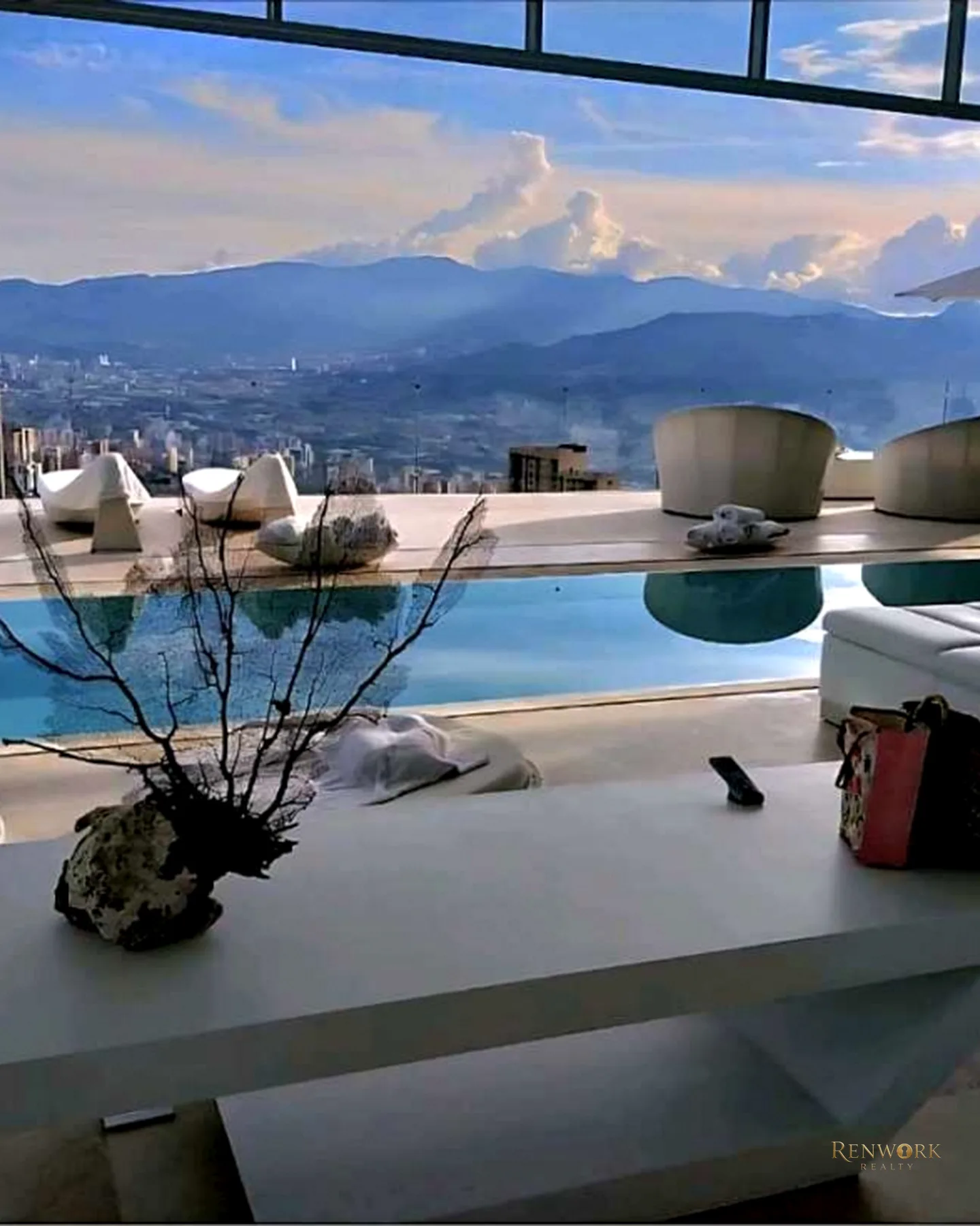 LUJOSA Y MODERNA CASA EN EL POBLADO VUA PALMAS CON PISCINA · foto 1