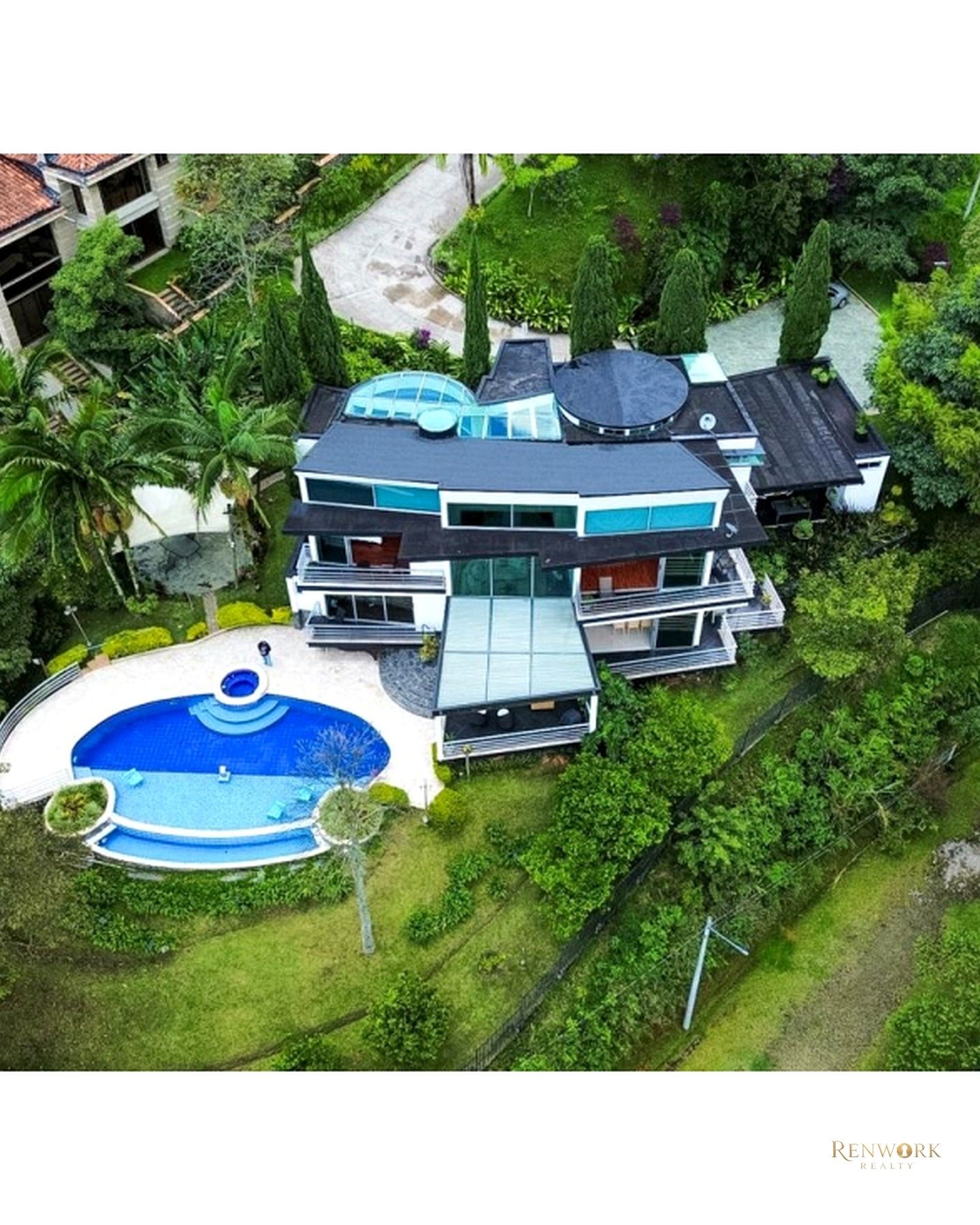 MANSIÓN DE LUJO PARA LA VENTA Y RENTA EN ALTOS DEL POBLADO · foto 1