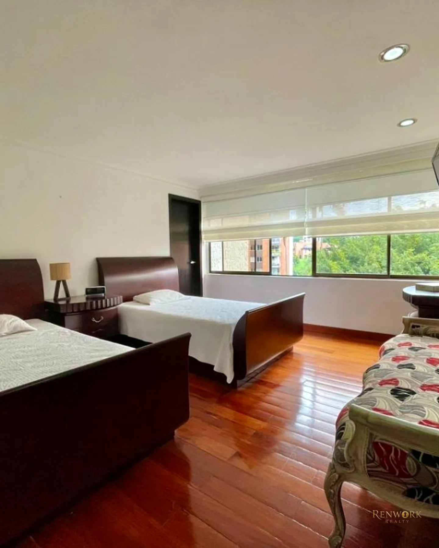 MEDELLIN, APT.POBLADO.DIVISA.4HBBÑ Y VESTIER C/U.3SALAS,3PQD.H.SERV · foto 9