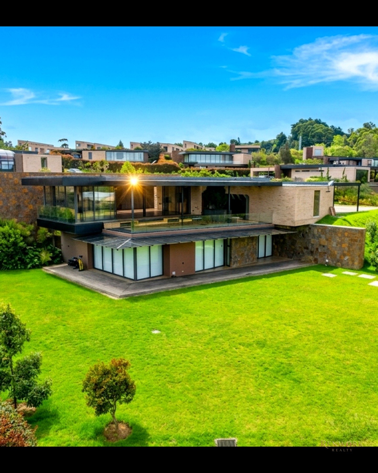 Vista de MODERNA, CON LOTE PLANO Y VISTA EN EL ALTO DE LAS PALMAS