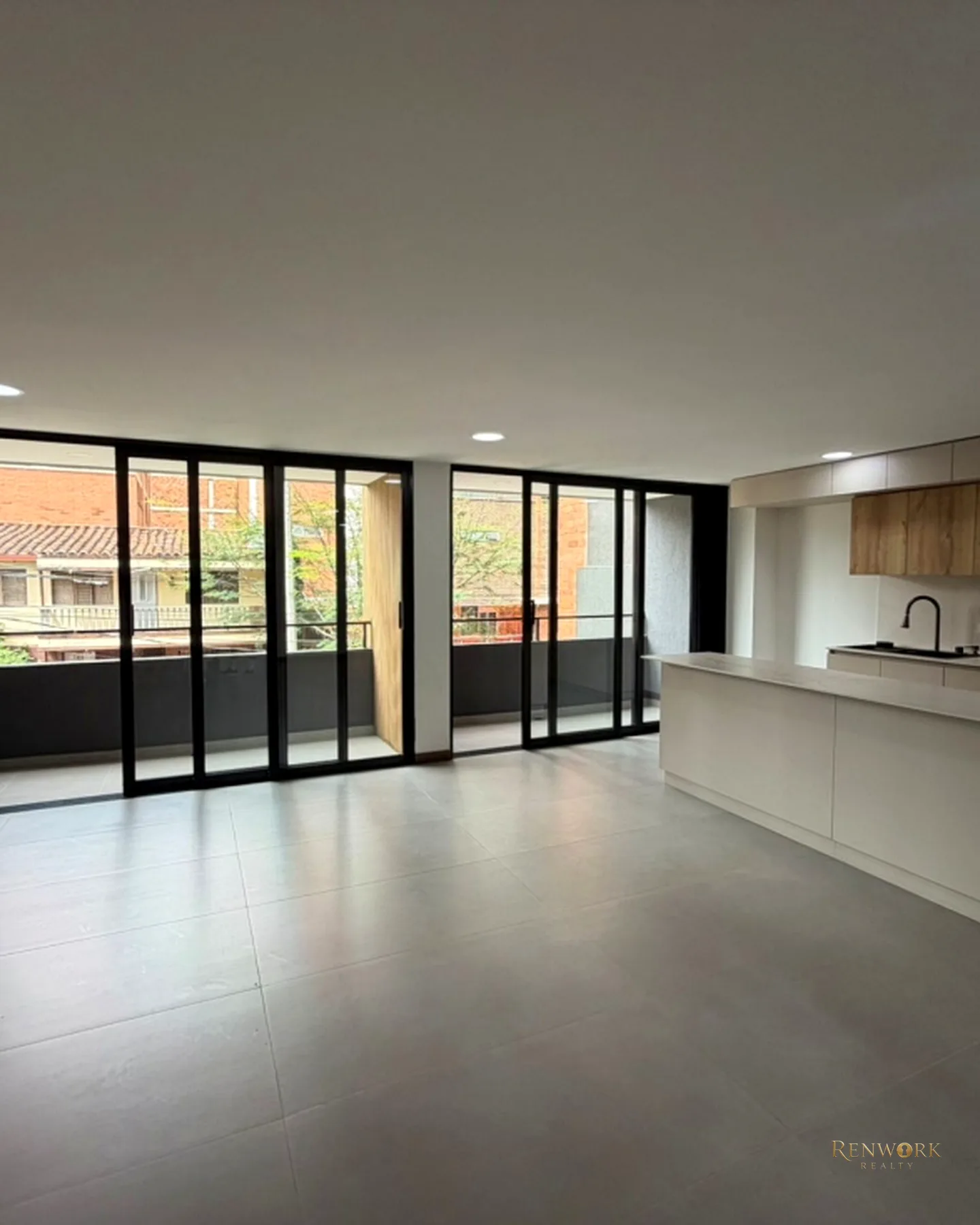 ¡PARA ESTRENAR! AMPLIO APARTAMENTO CON TERRAZA EN LAURELES · foto 1