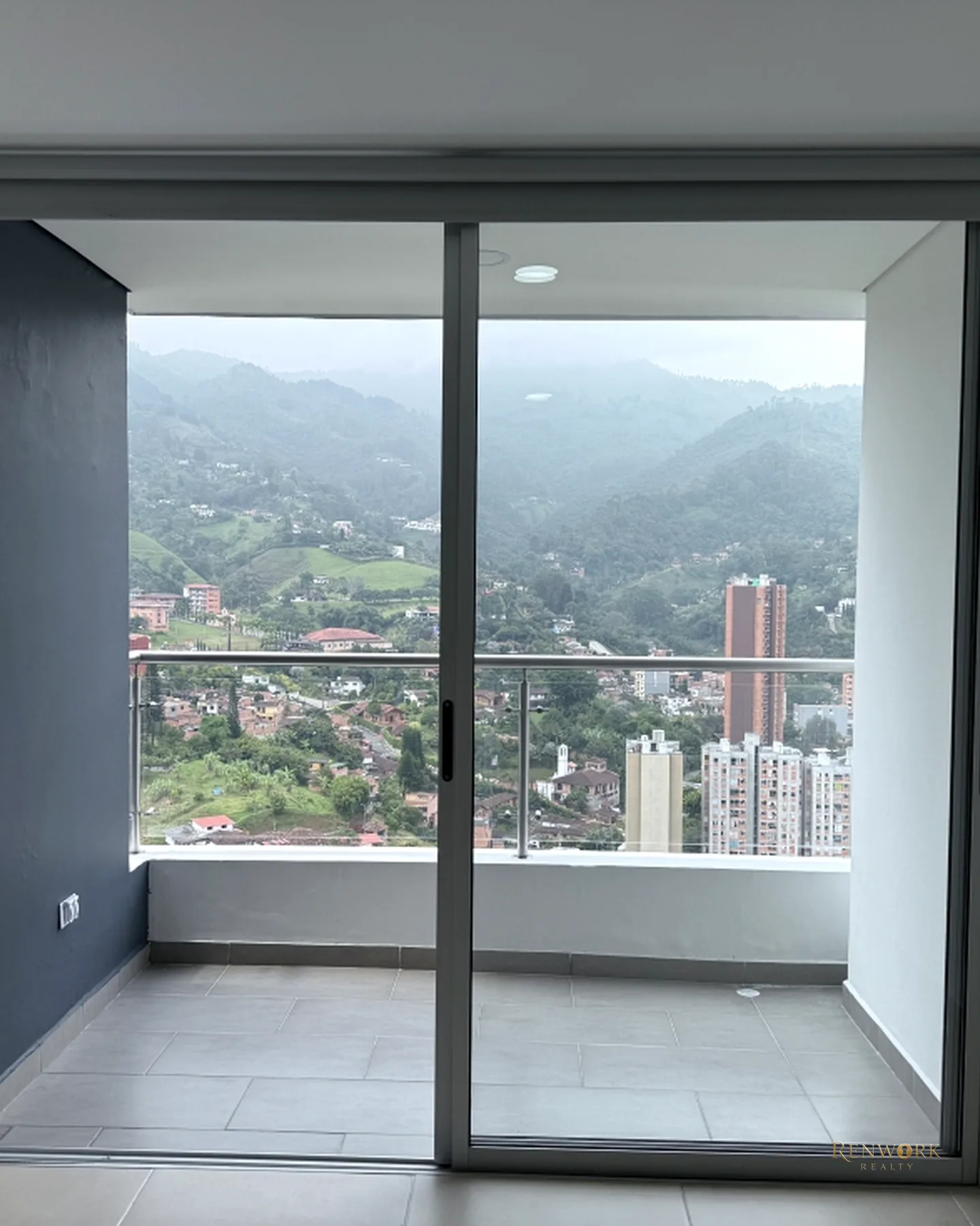 PENTHOUSE DUPLEX EN VENTA EN SABANETA, POR LA DOCTORA (ZONA PLANA) · foto 7