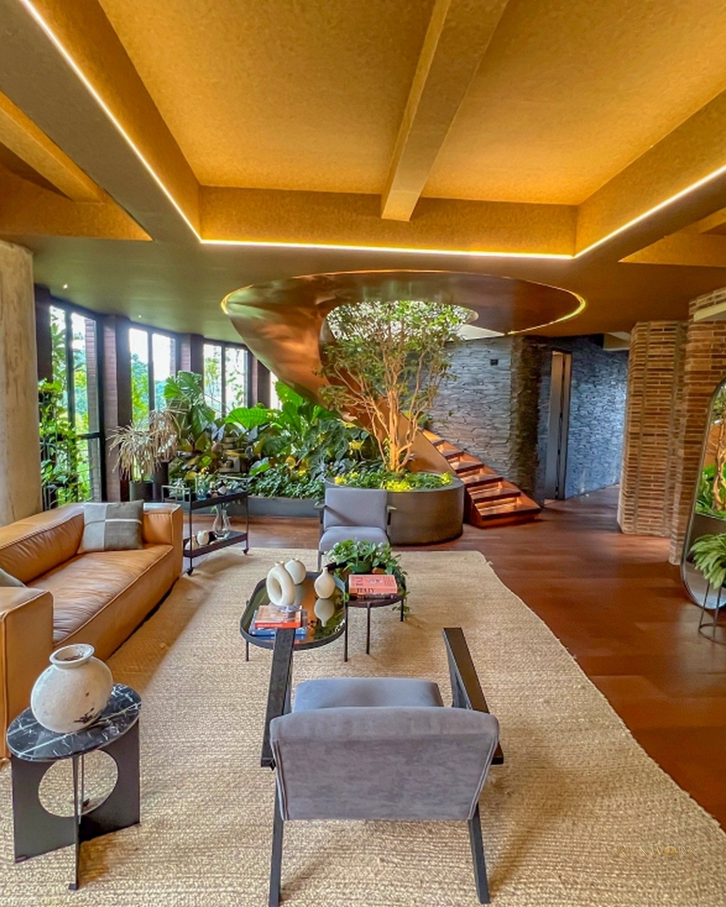 PENTHOUSE LUJOSO MUY CERCA AL CC TESORO {POBLADO}