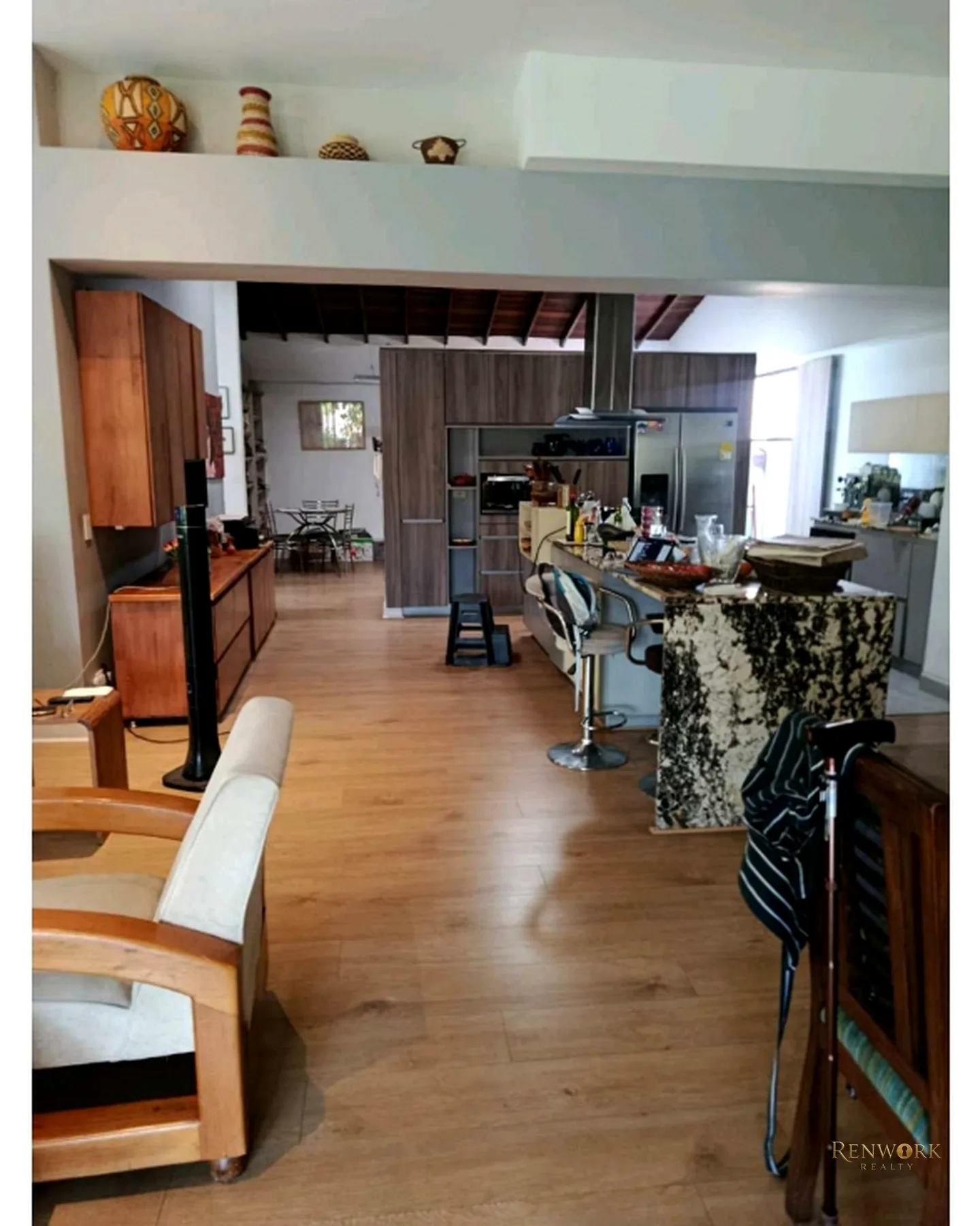 SE VENDE AMPLIO Y TRADICIONAL APTO LAURELES,REMODELADO 2 BALCONES. · foto 5