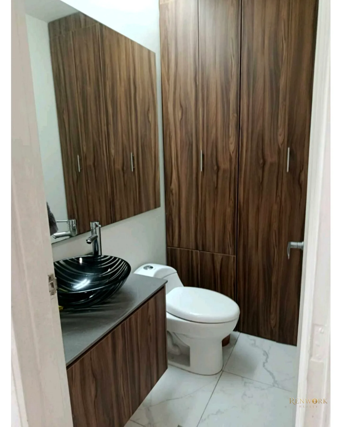 SE VENDE AMPLIO Y TRADICIONAL APTO LAURELES,REMODELADO 2 BALCONES. · foto 18