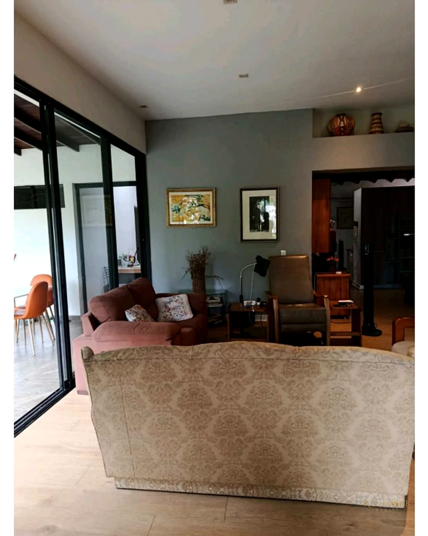 SE VENDE AMPLIO Y TRADICIONAL APTO LAURELES,REMODELADO 2 BALCONES. · foto 2