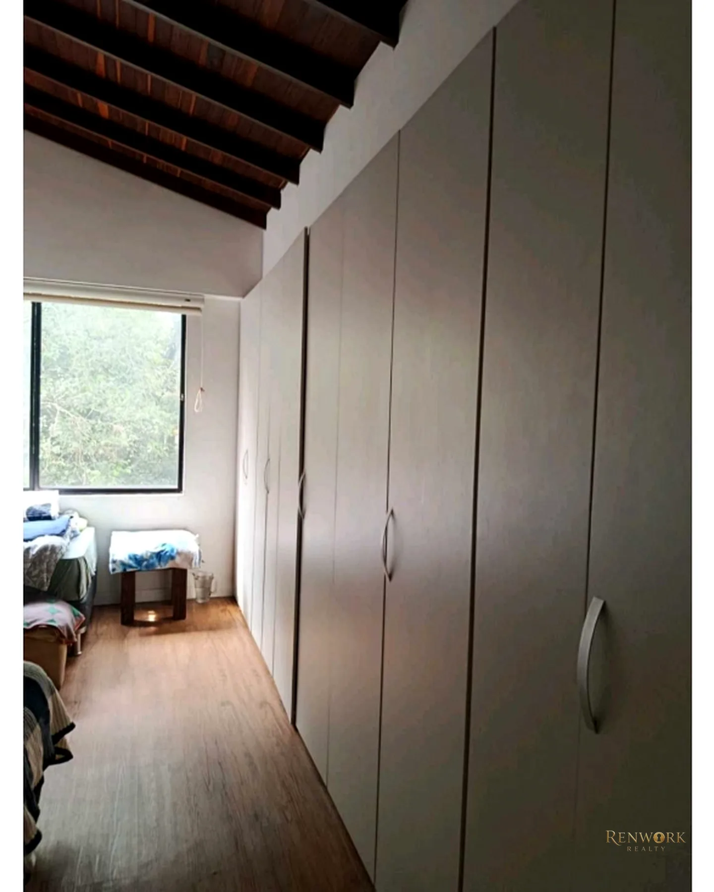 SE VENDE AMPLIO Y TRADICIONAL APTO LAURELES,REMODELADO 2 BALCONES. · foto 13