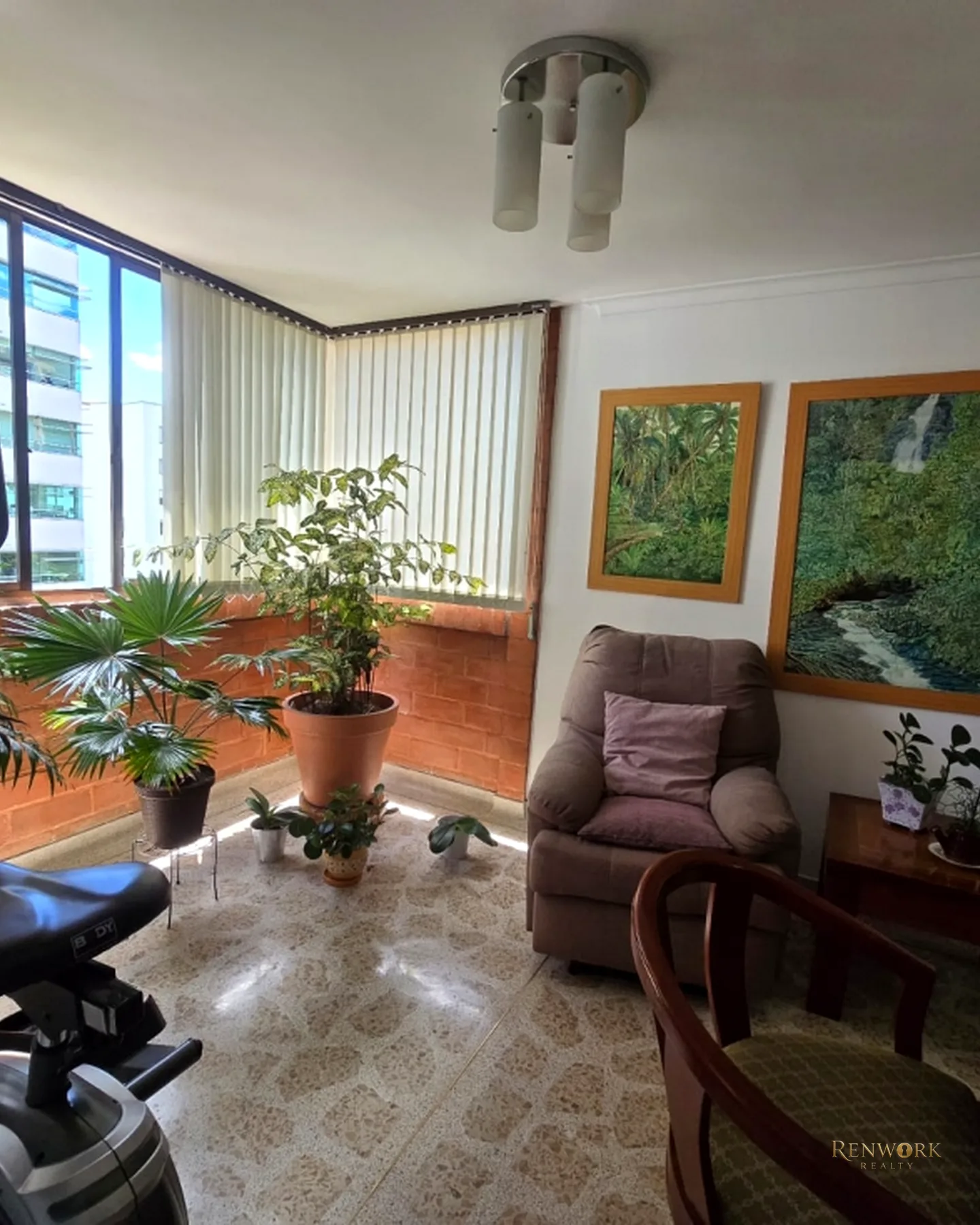 SE VENDE APARTAMENTO, 1 CUADRA DE AV. POBLADO 133MTS · foto 6
