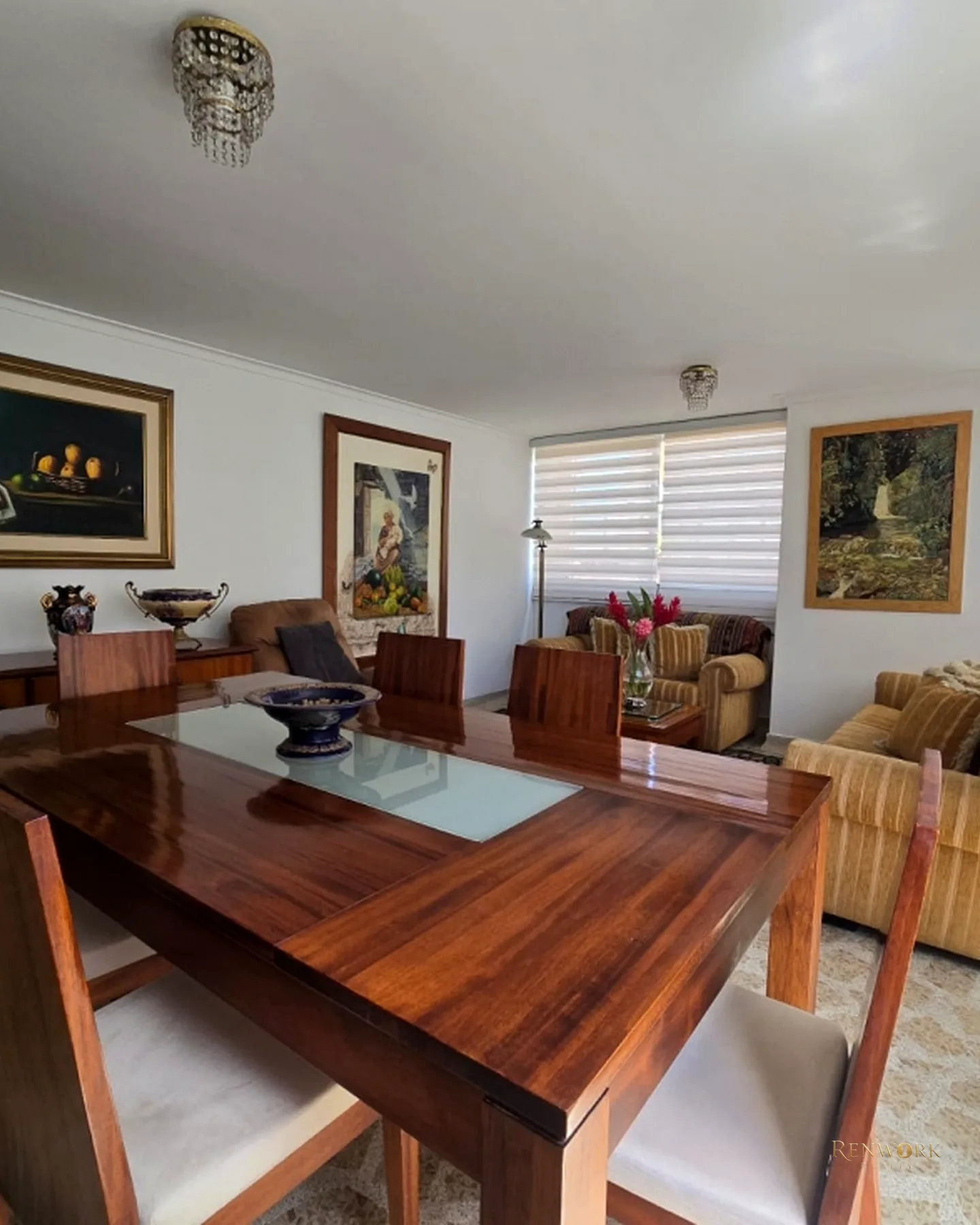 SE VENDE APARTAMENTO, 1 CUADRA DE AV. POBLADO 133MTS · foto 3