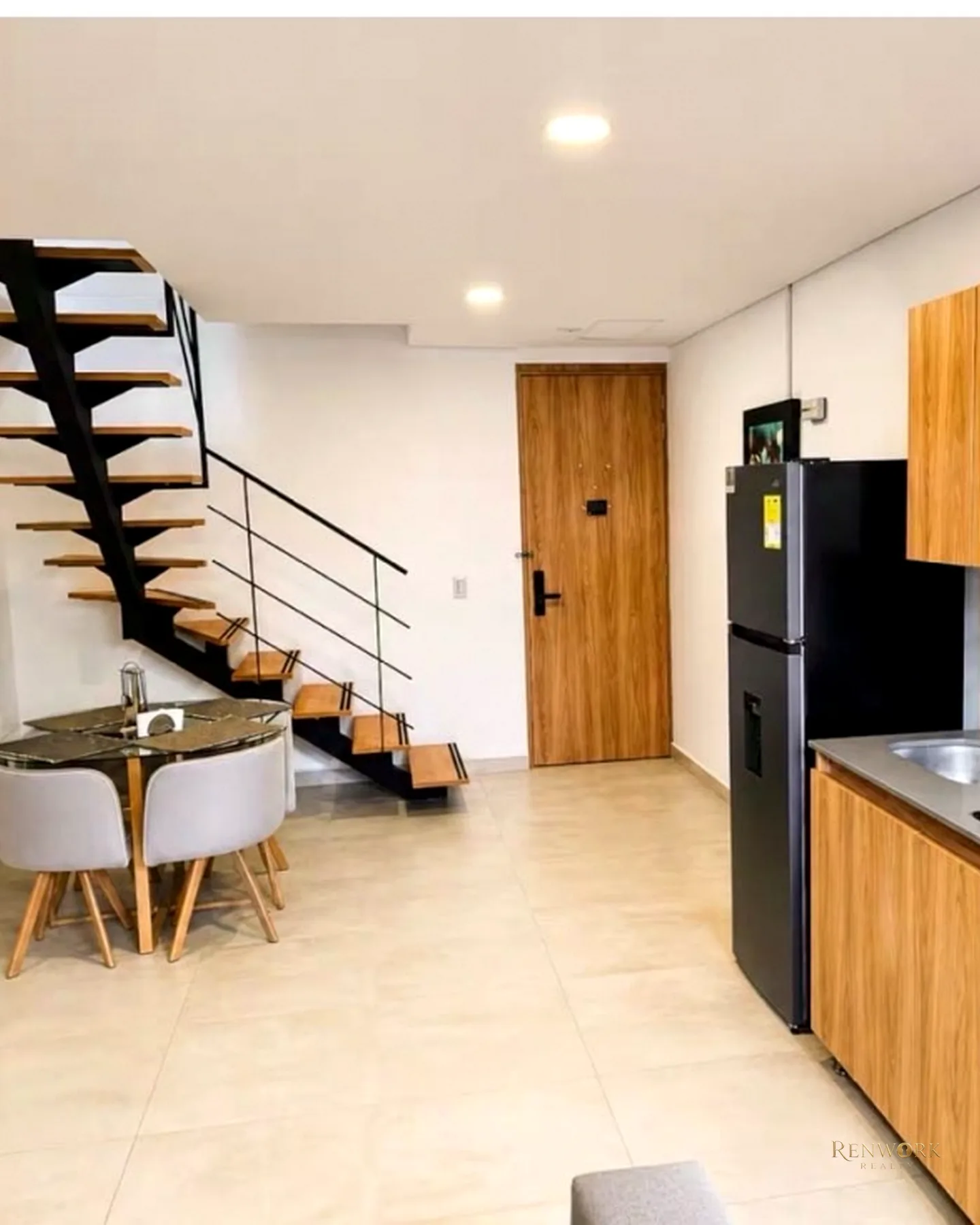 SE VENDE APARTAMENTO AMOBLADO DUPLEX. RENTAS CORTAS AIRBNB. LAURELES · foto 4