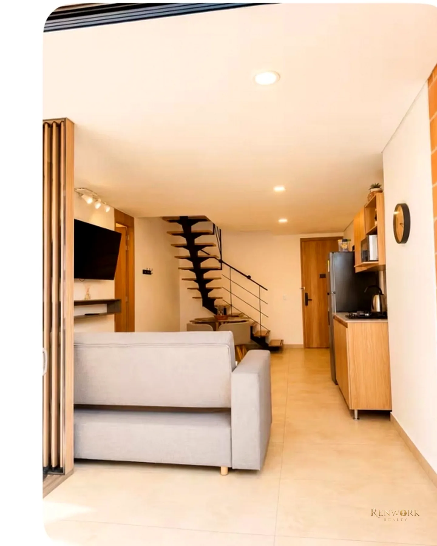 SE VENDE APARTAMENTO AMOBLADO DUPLEX. RENTAS CORTAS AIRBNB. LAURELES · foto 1