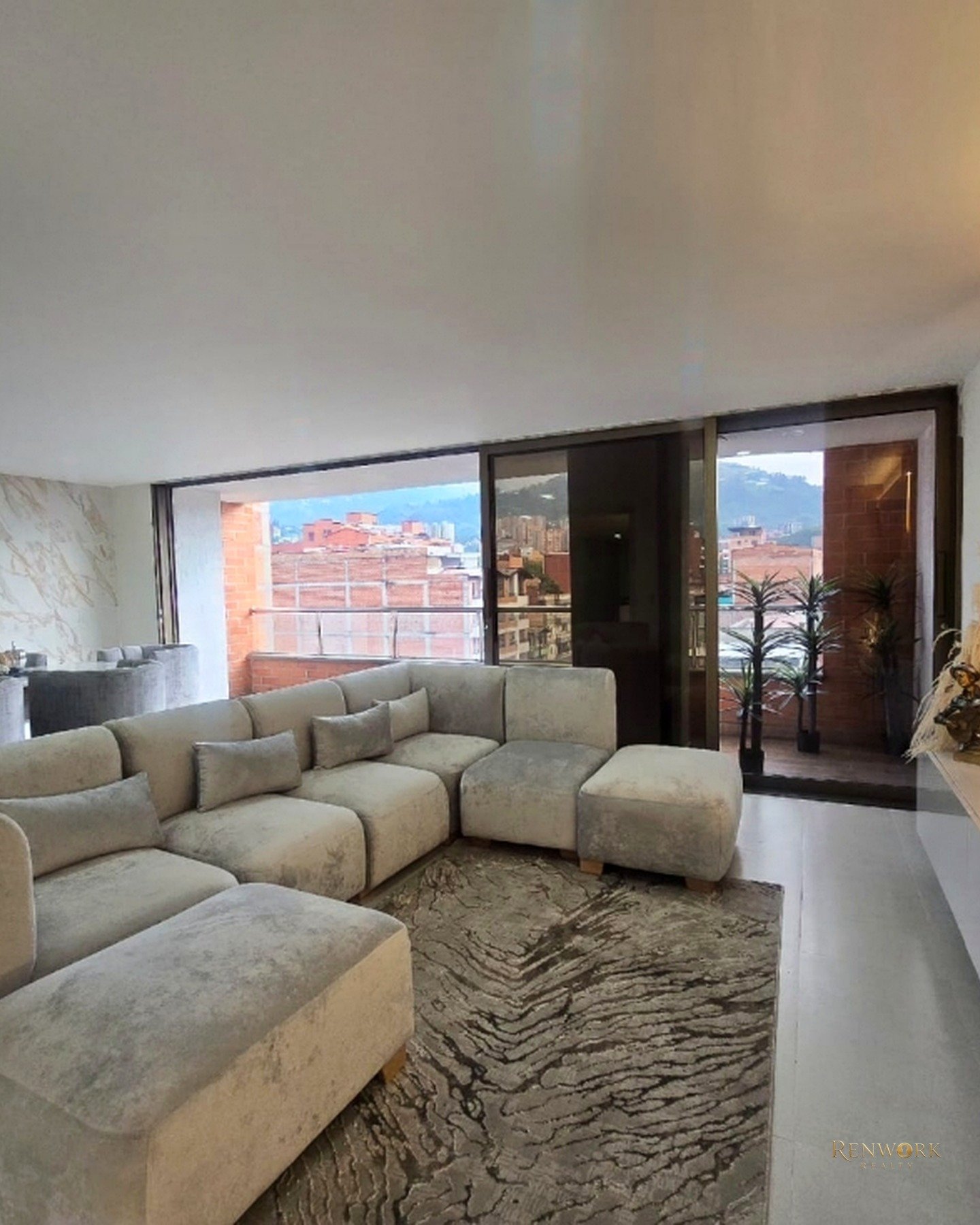 Vista de SE VENDE APARTAMENTO DUPLEX ENVIGDO ZONA PLANA 230MTS.